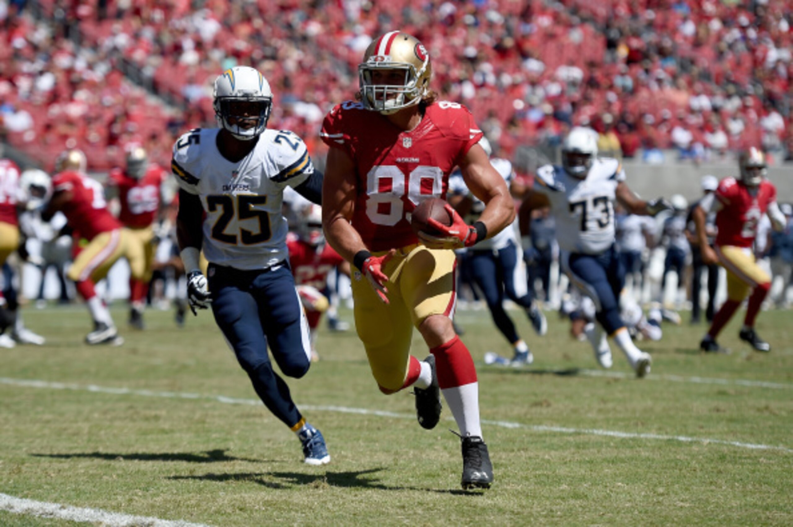 Vance McDonald scores the 49ers' first touchdown of the preseason.