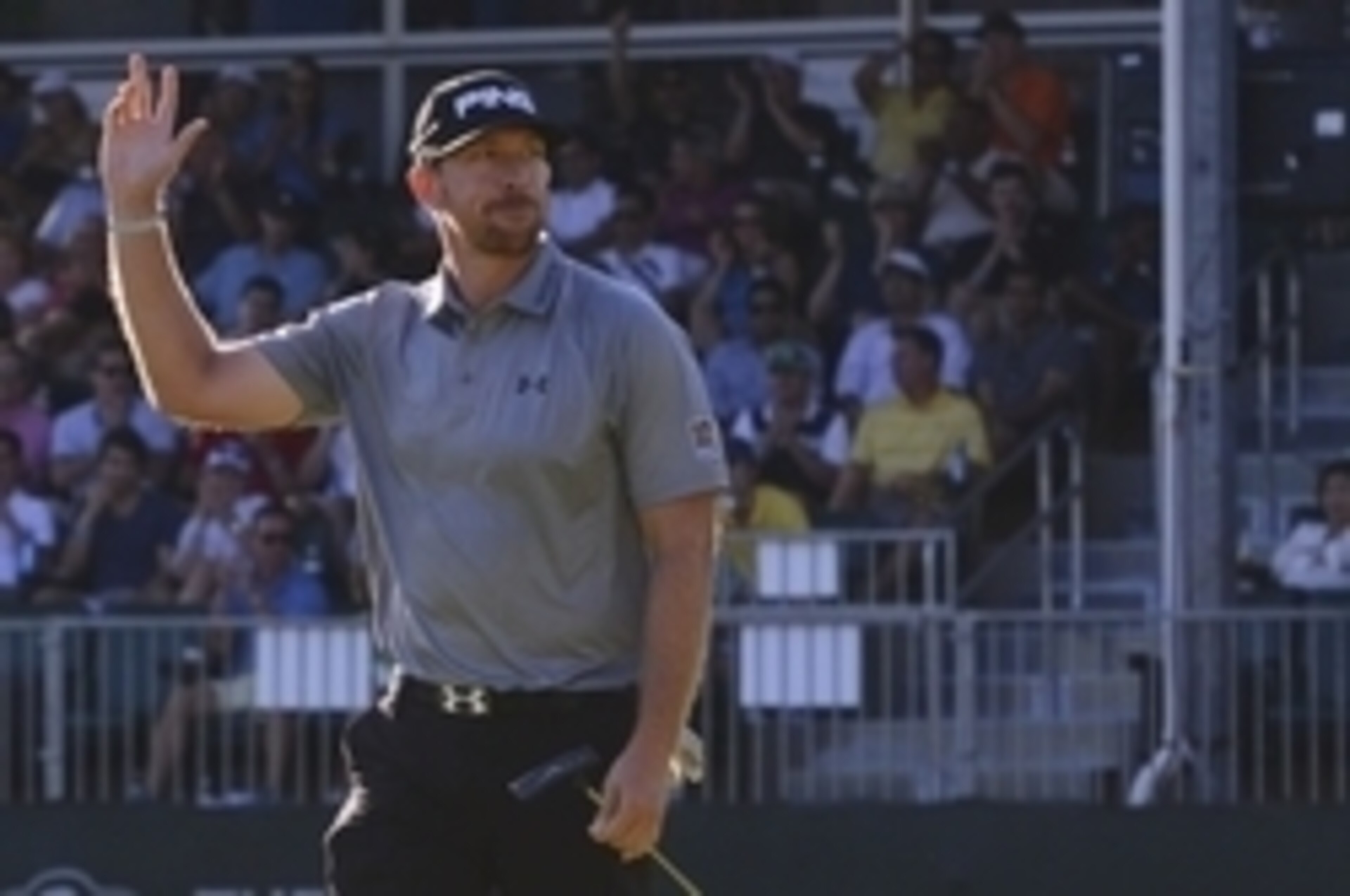 Hunter Mahan salutes the crowd after winning Barclays.