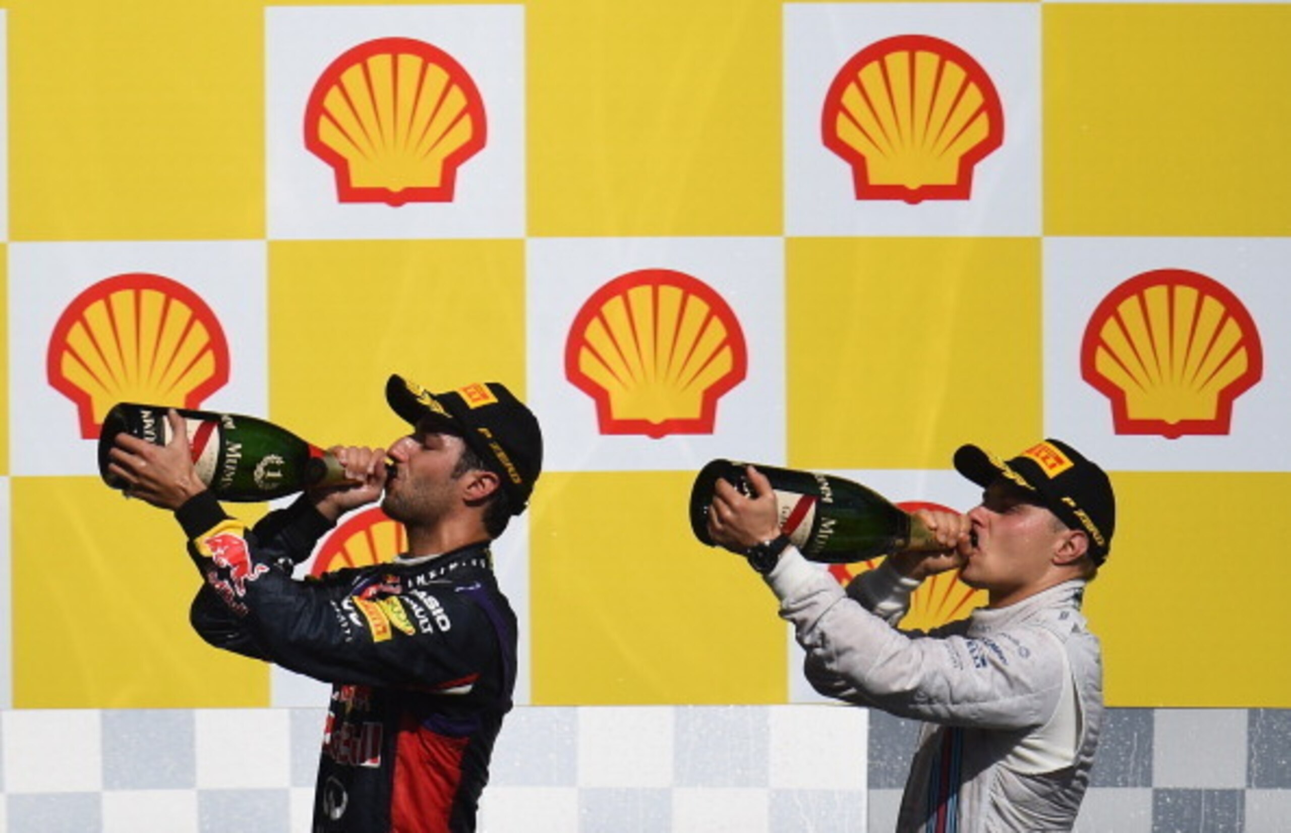 The Finnstralian synchronised drinking team.