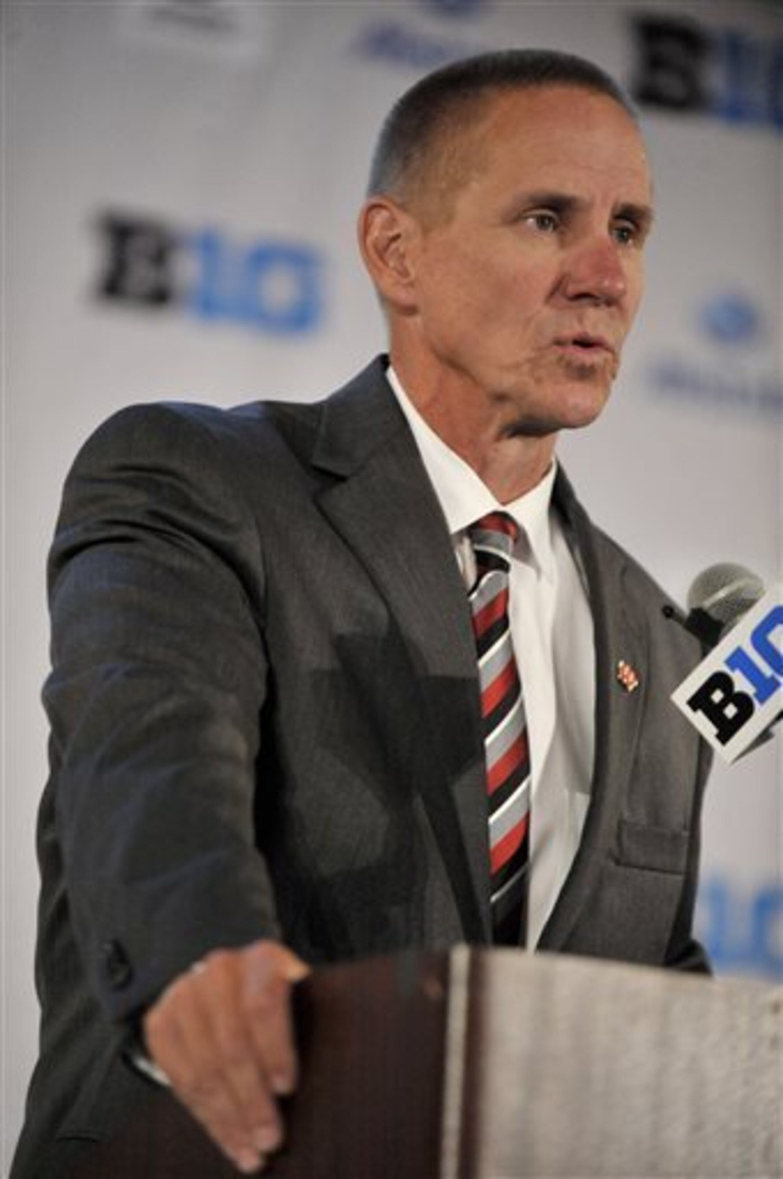 Both Gary Andersen and Les Miles played their quarterback competitions close to the vest.