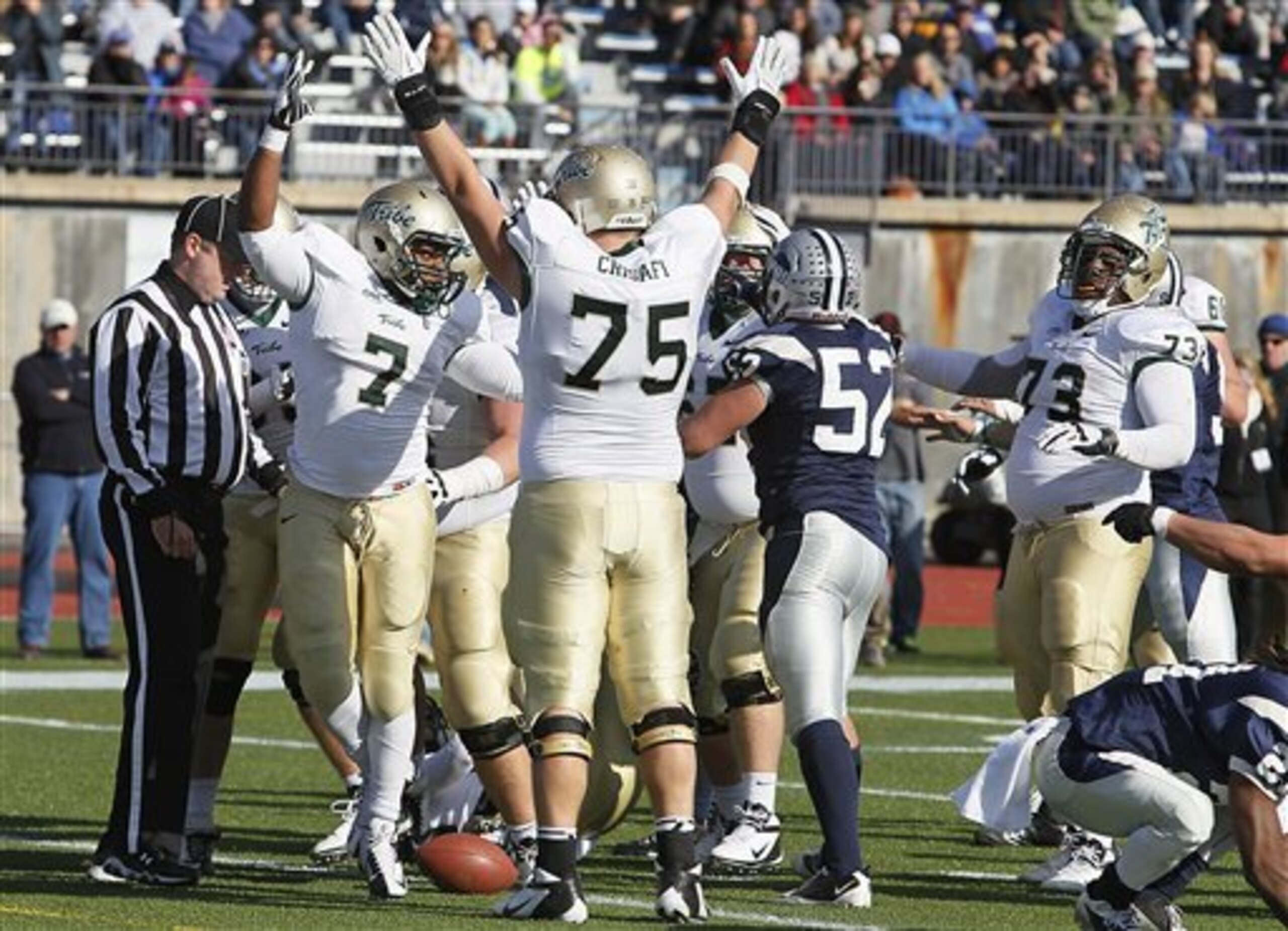 Mikal Abdul-Saboor celebrating a touchdown in 2013