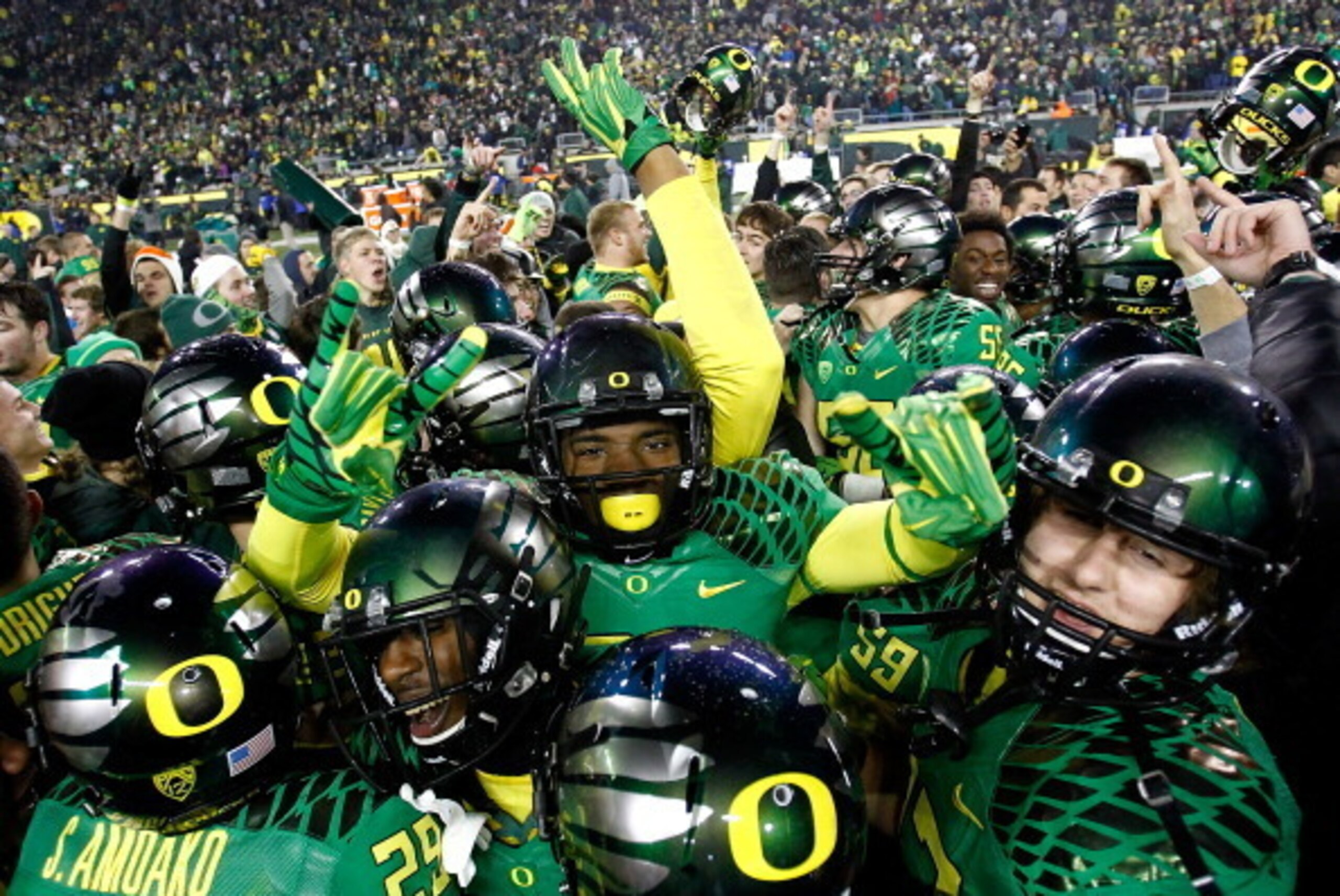 Oregon celebrates a Civil War victory over Oregon State in 2013