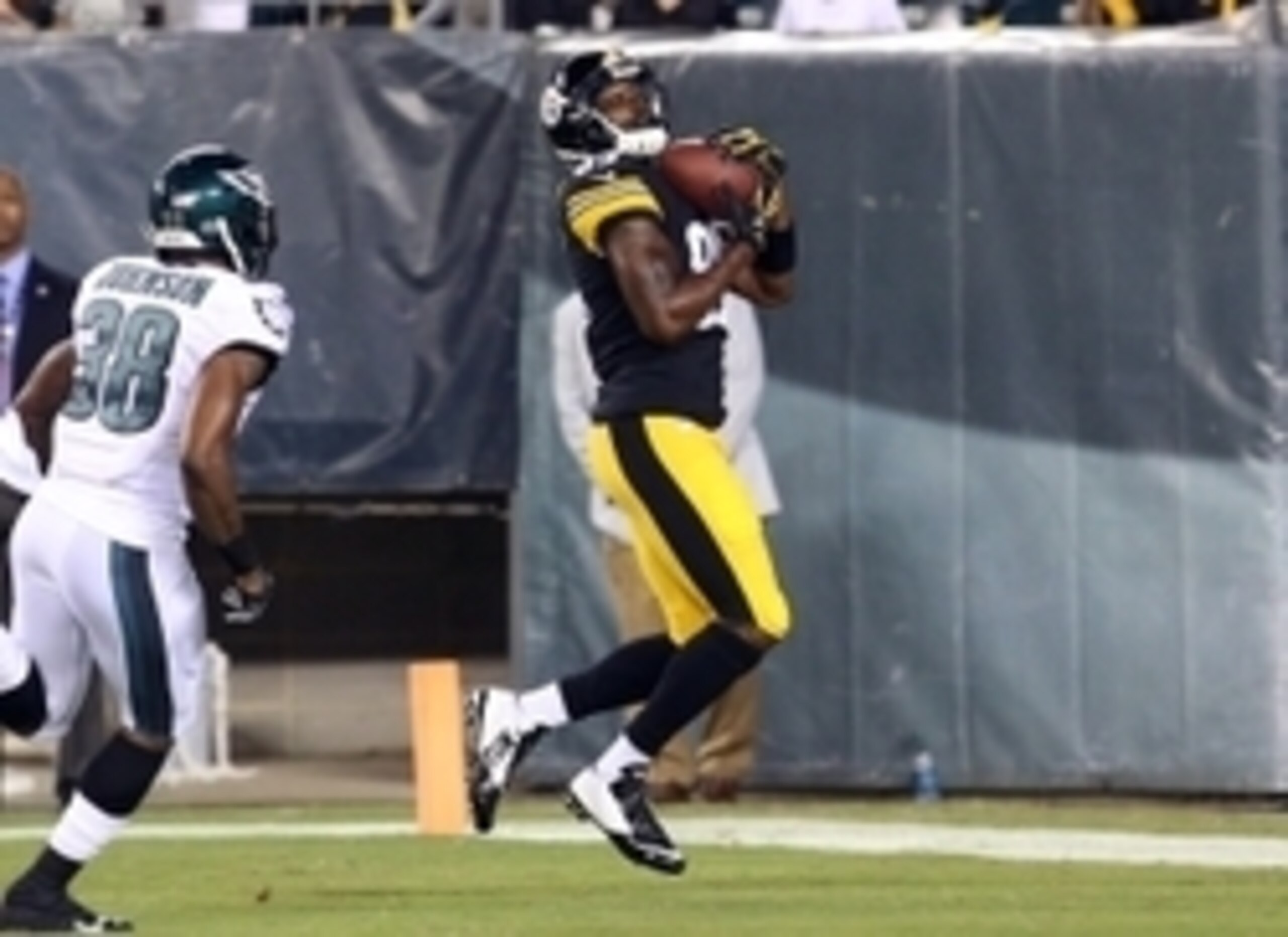 Aug 21, 2014; Philadelphia, PA, USA; Pittsburgh Steelers wide receiver Darrius Heyward-Bey (85) makes a touchdown catch in front of Philadelphia Eagles defensive back Keelan Johnson (38) during the second half of a game at Lincoln Financial Field. The Eag