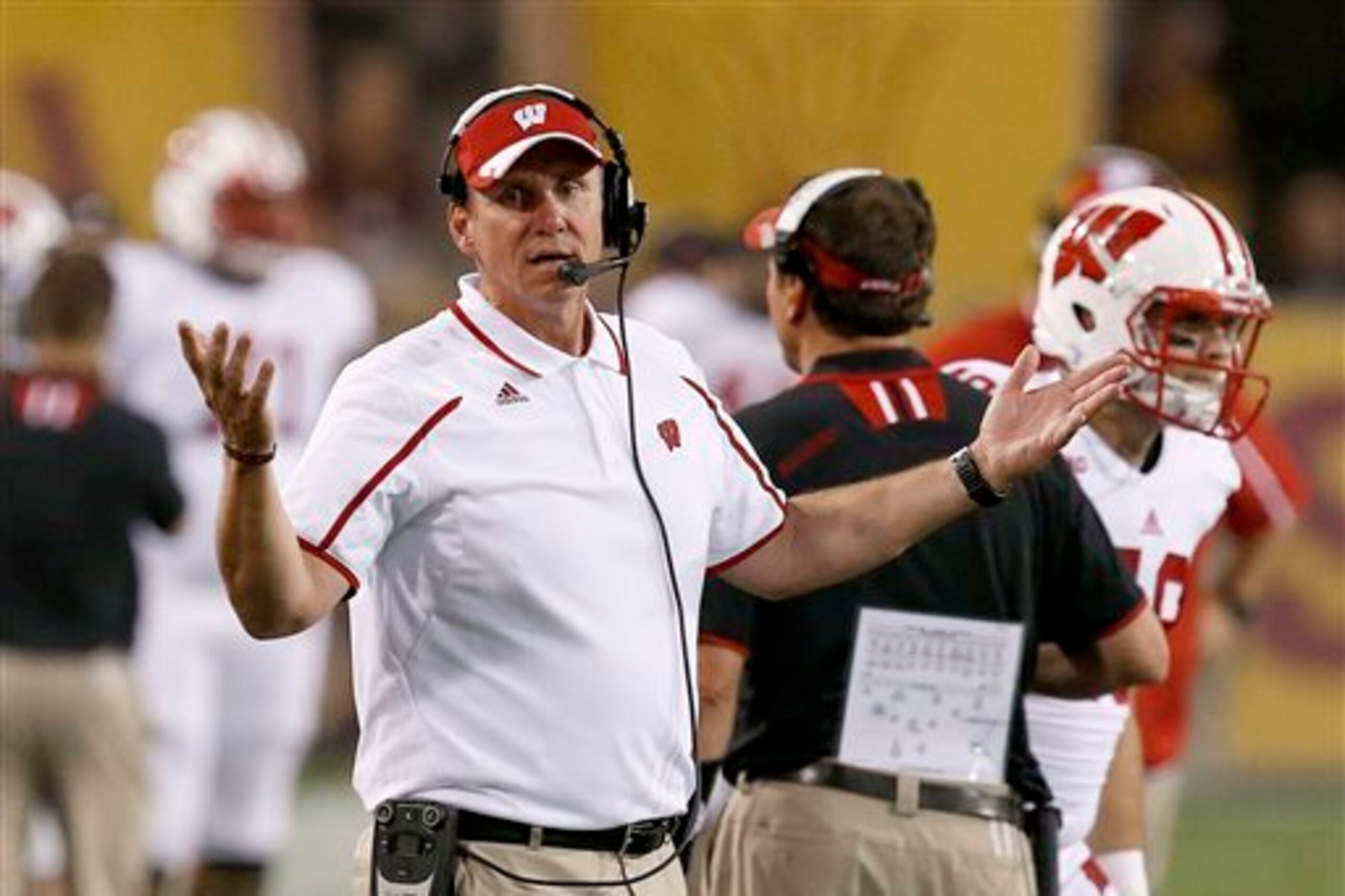 Head coach Gary Andersen looks to get the Wisconsin Badgers back on track against the Western Illinois Leathernecks.
