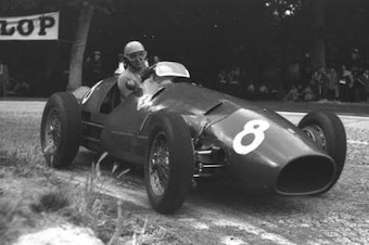 Alberto Ascari on his way to victory at the 1952 French Grand Prix.