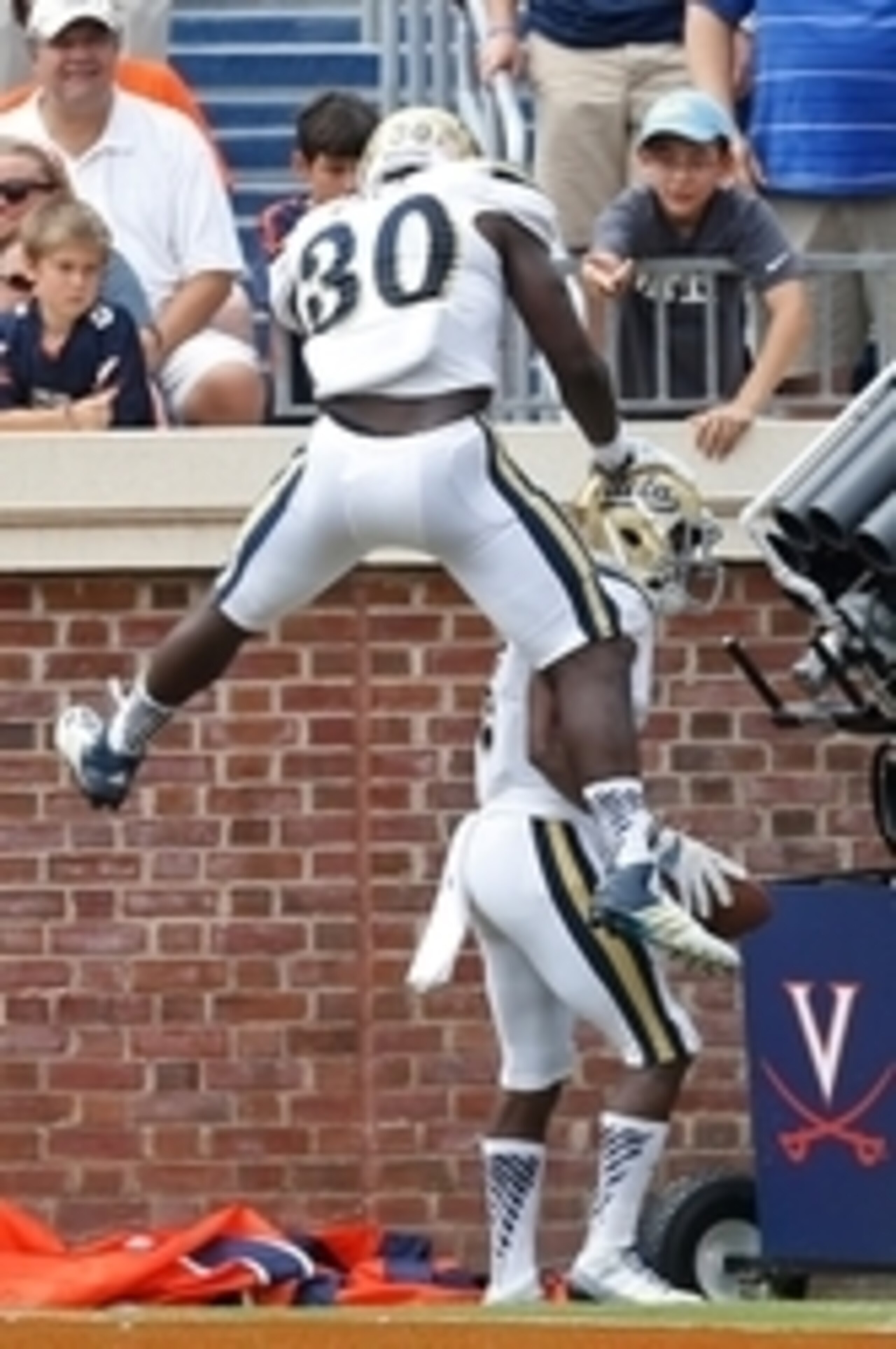 Myles Jack getting some vertical...