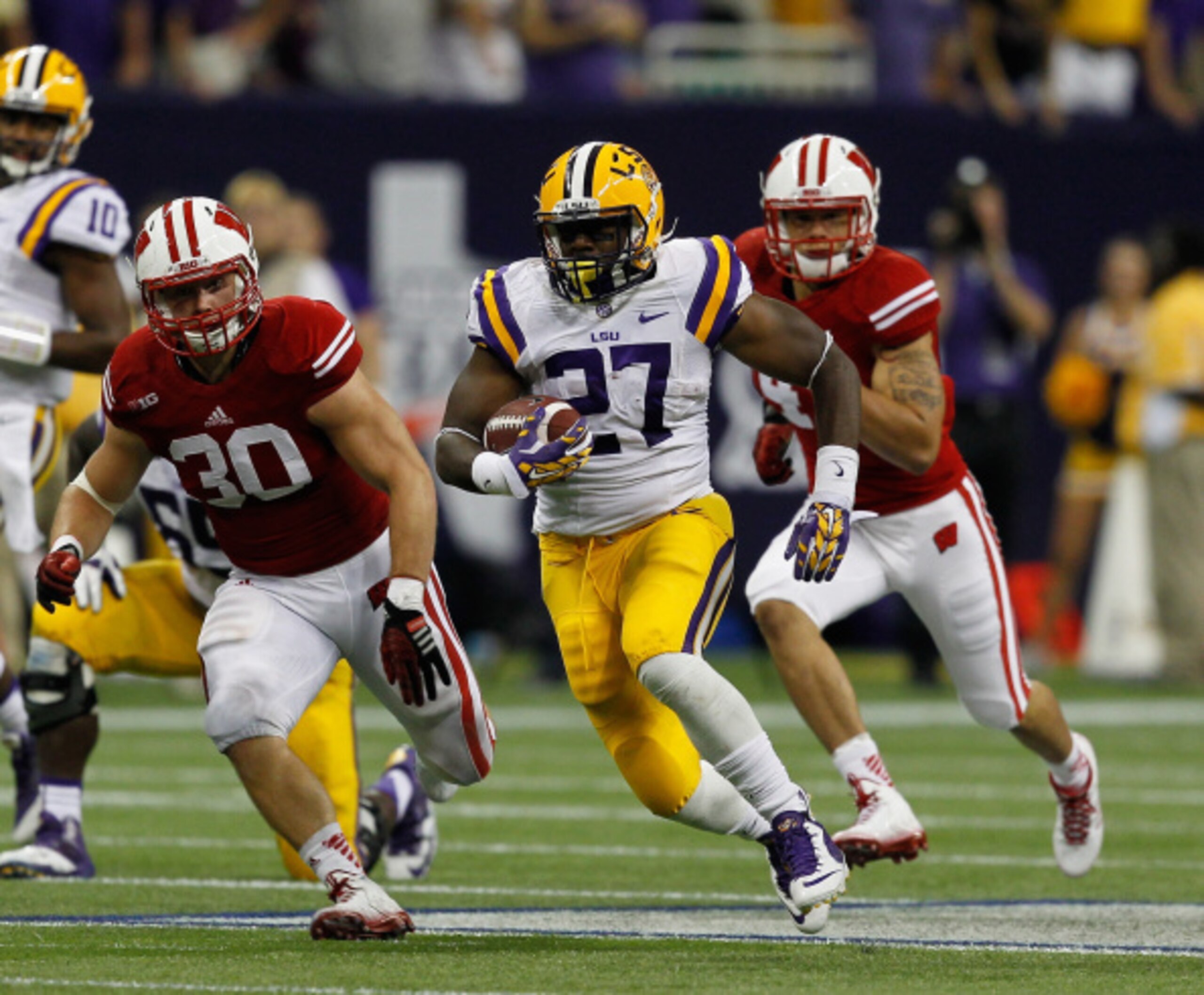 Linebacker Derek Landisch will be responsible for keeping the Badgers defense on the same page against the Falcons' high-octane offense.