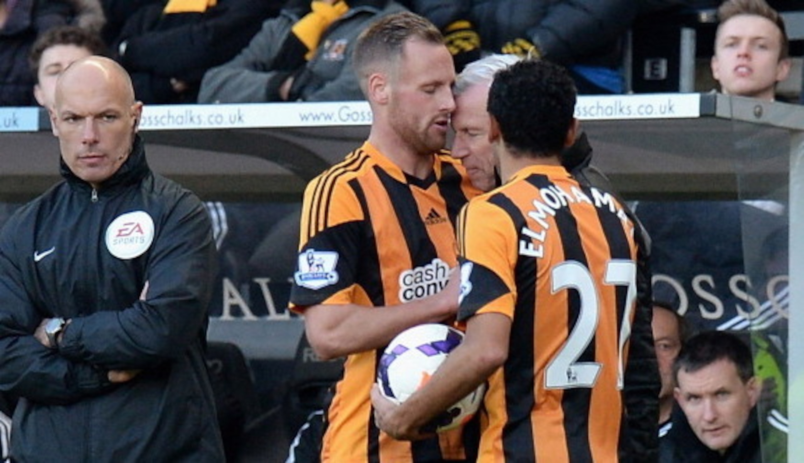 HULL, ENGLAND - MARCH 01:  David Meyler of Hull City clashes with Alan Pardew, Manager of Newcastle United during the Barclays Premier League match between Hull City and Newcastle United at KC Stadium on March 1, 2014 in Hull, England.  (Photo by Tony Mar