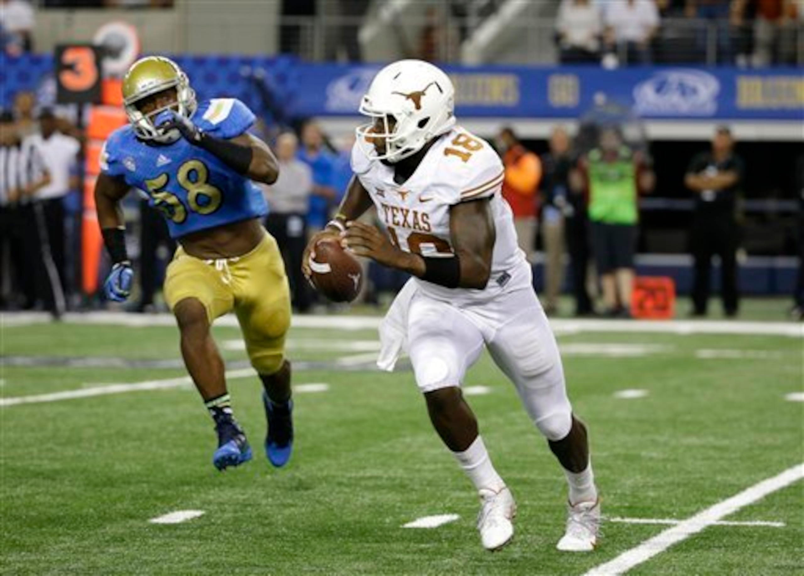 Defensive end Deon Hollins