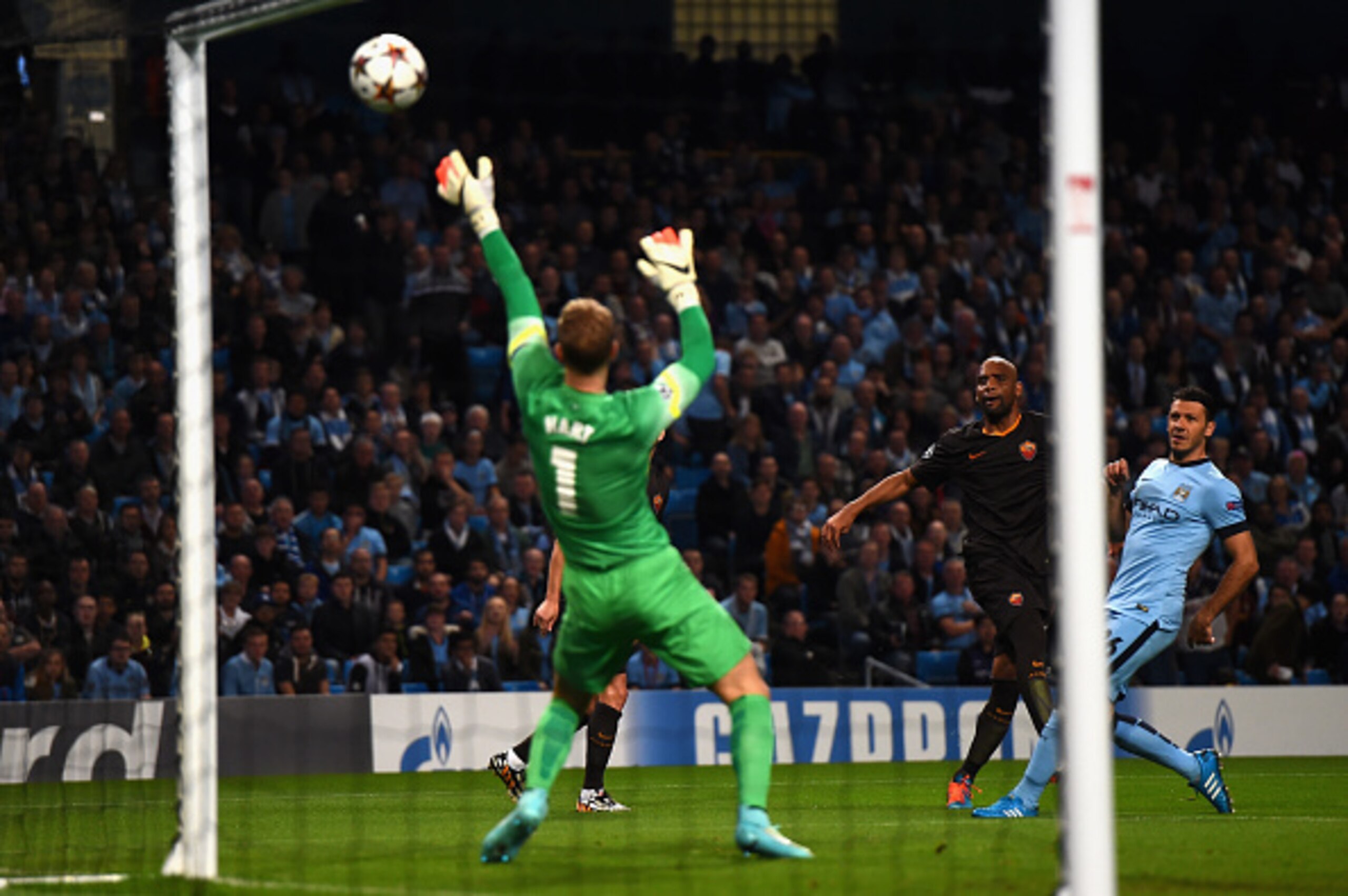 MANCHESTER, ENGLAND - SEPTEMBER 30:  Maicon of AS Roma hits the bar during the UEFA Champions League Group E match between Manchester City FC and AS Roma  on September 30, 2014 in Manchester, United Kingdom.  (Photo by Laurence Griffiths/Getty Images)
