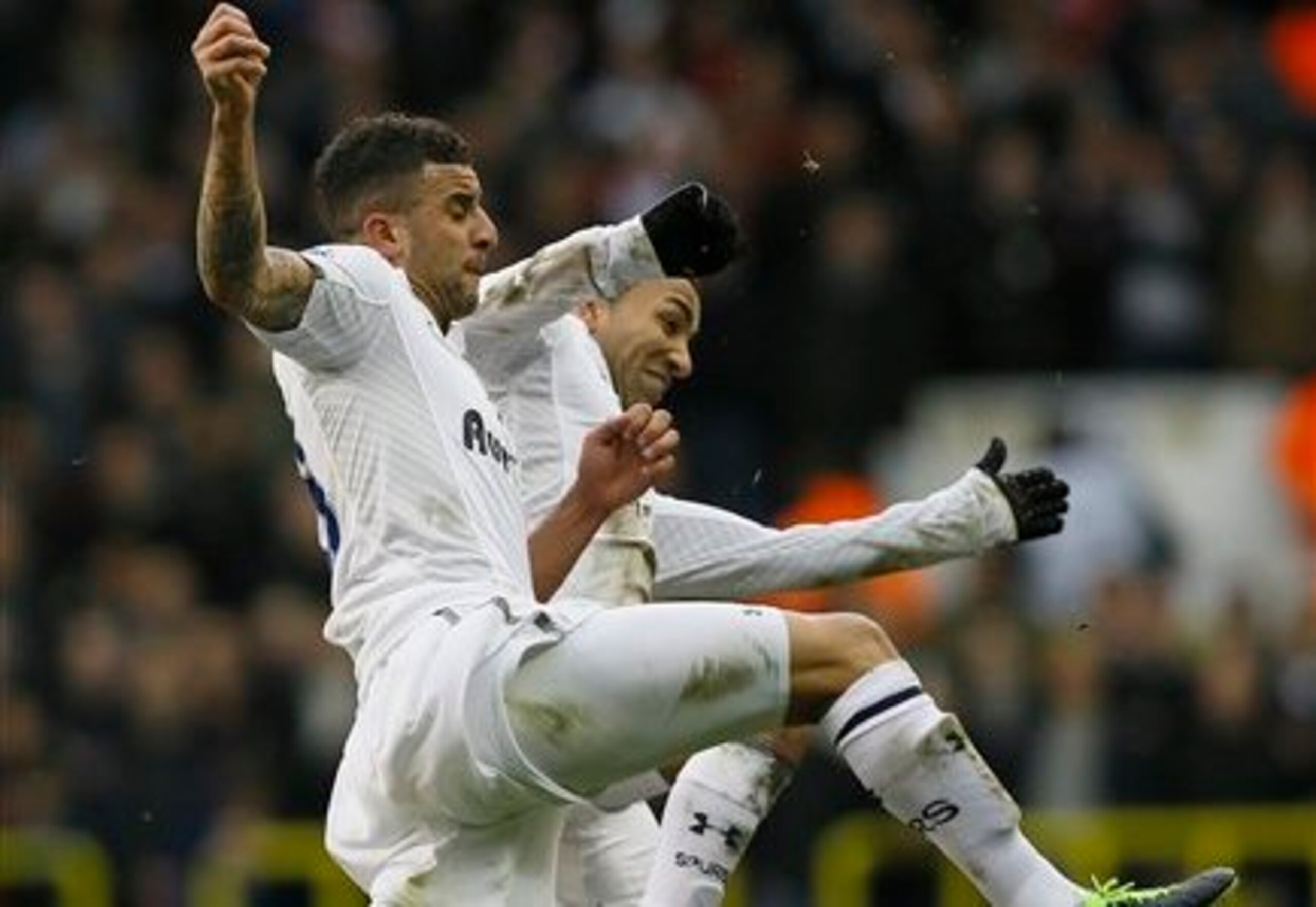 Aaron Lennon has been a big help to Kyle Walker over the last few years, helping the right-back in defence.