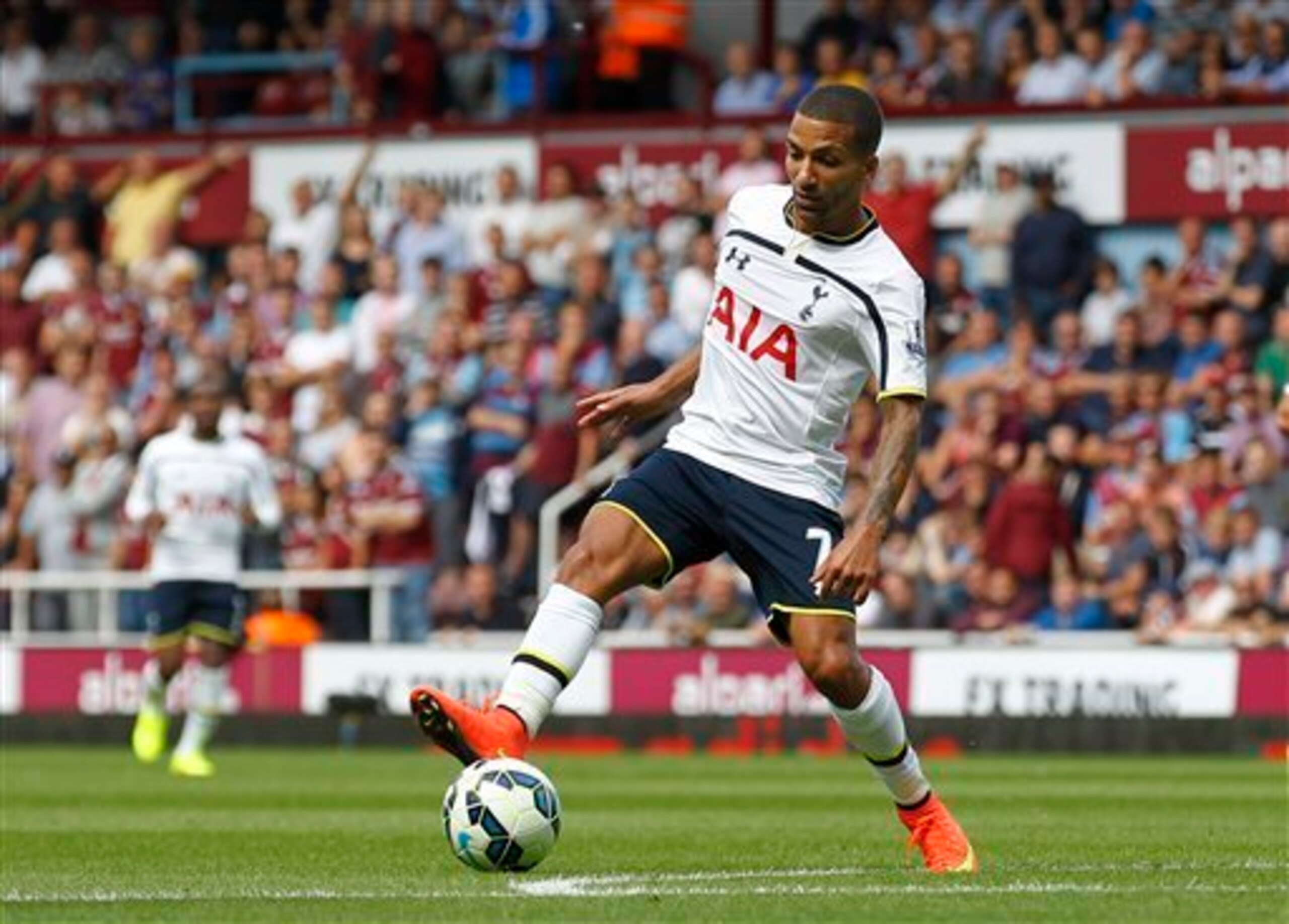 Aaron Lennon has had to get used to a more regular role out left under Mauricio Pochettino.
