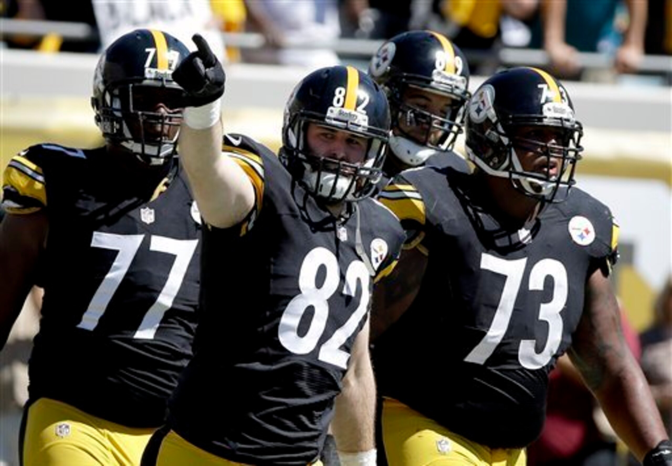 Tight end Michael Palmer (82) caught a touchdown pass Sunday for the Steelers.