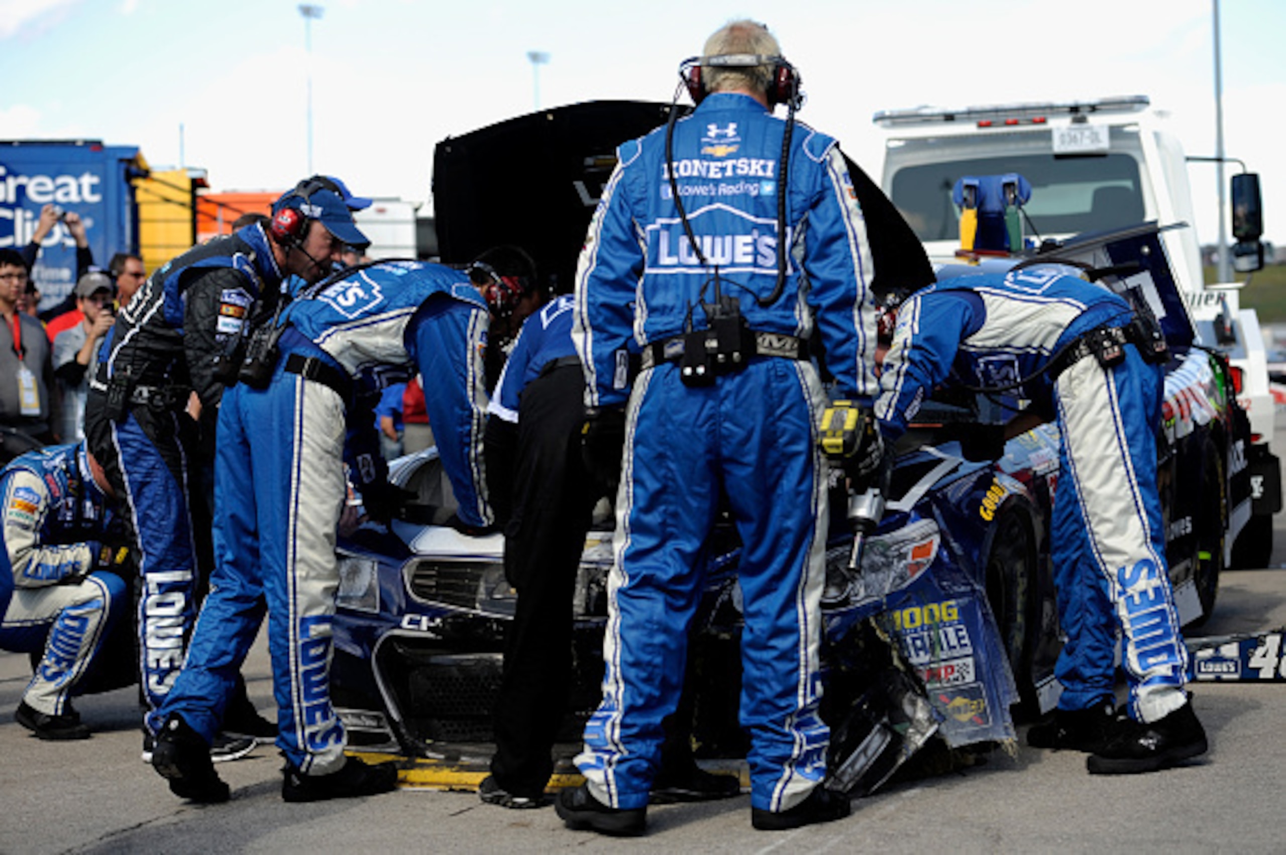 Chad Knaus (left) directs No. 48 crew. Chad Knaus (left) directs No. 48 crew.