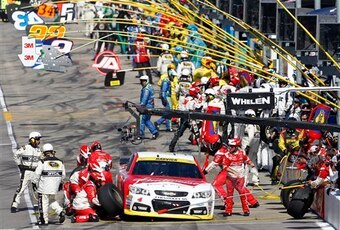 Crew of the No. 4 Stewart-Haas Racing Chevrolet (Kevin Harvick) at work.