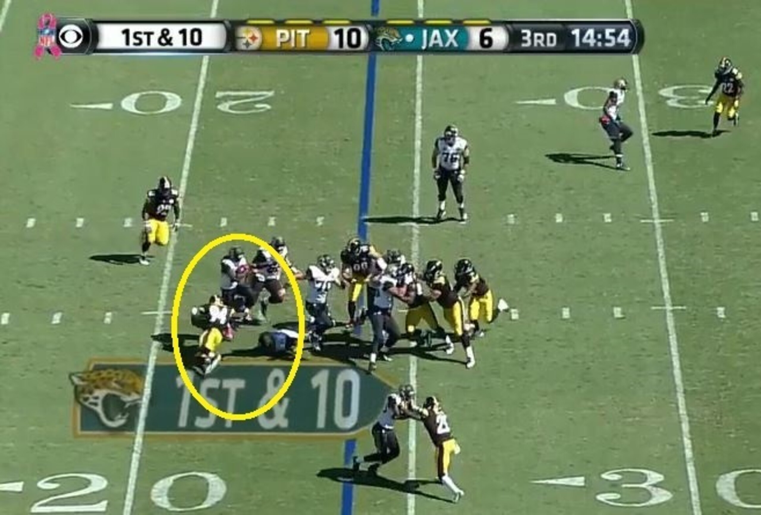 Lawrence Timmons tackles Jaguars running back Denard Robinson.