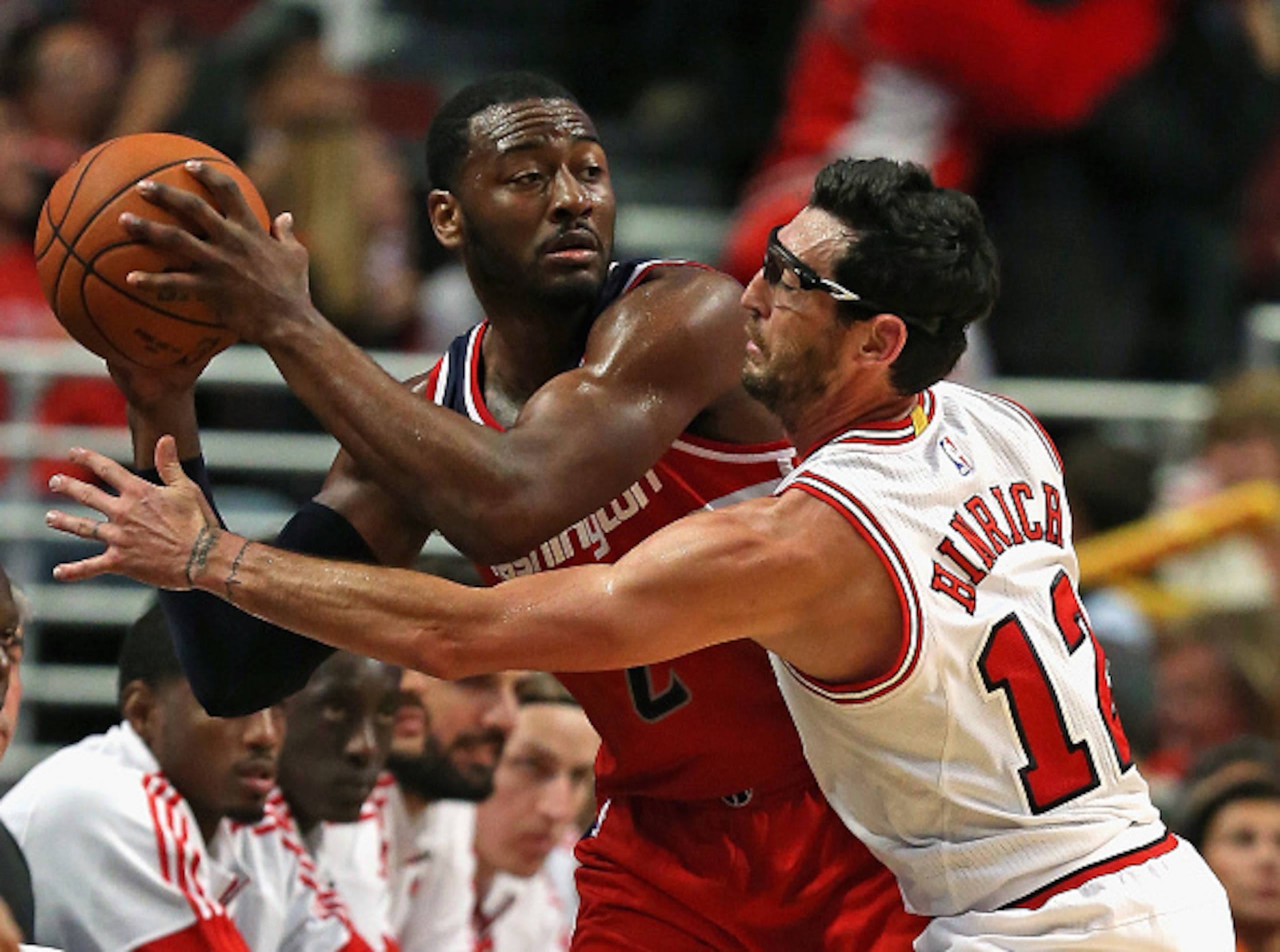 Kirk Hinrich fiercely defends Washington Wizards guard John Wall.