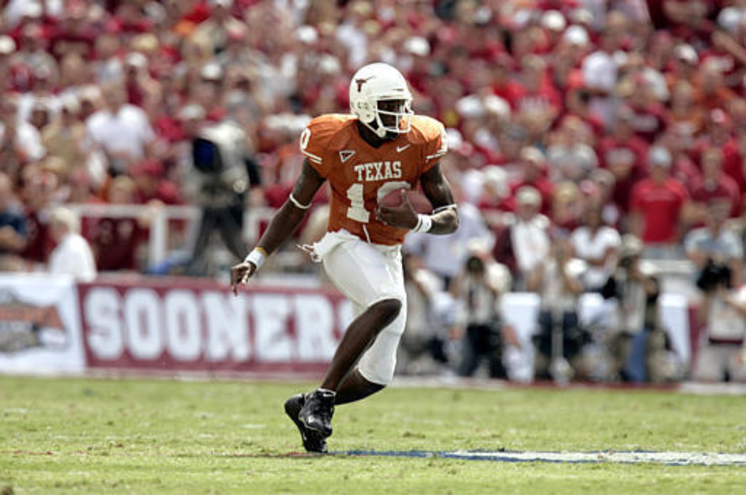 Vince Young delivered with a near-perfect performance in the 2005 Red River Shootout.