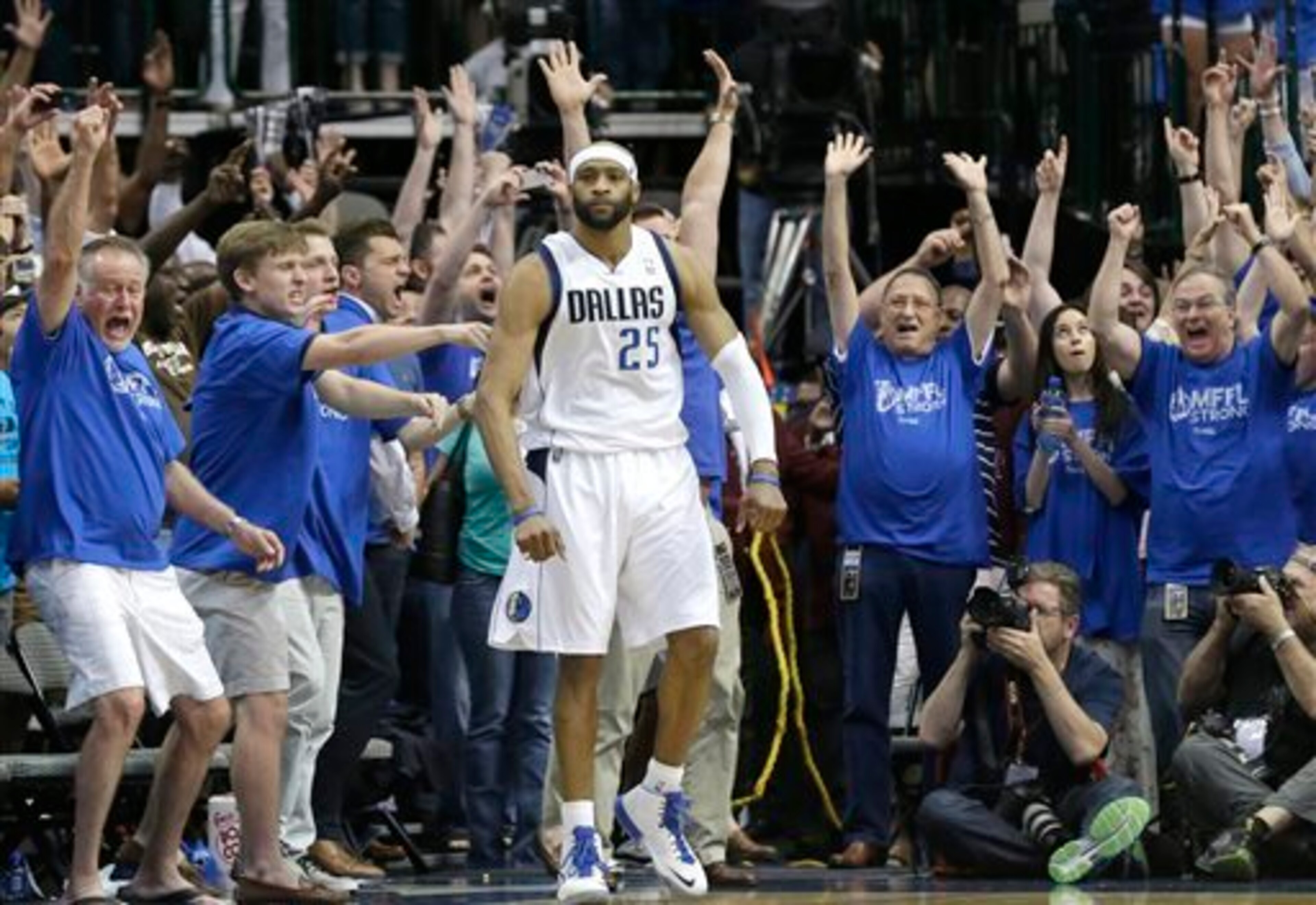 Vince Carter thinks Dwight Howard is a crybaby.