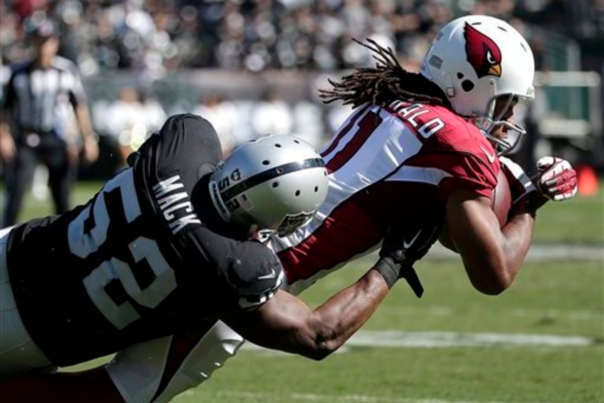 Oakland Raiders outside linebacker Khalil Mack moved closer to the top of the rookie rankings this week after an excellent performance against the Arizona Cardinals.