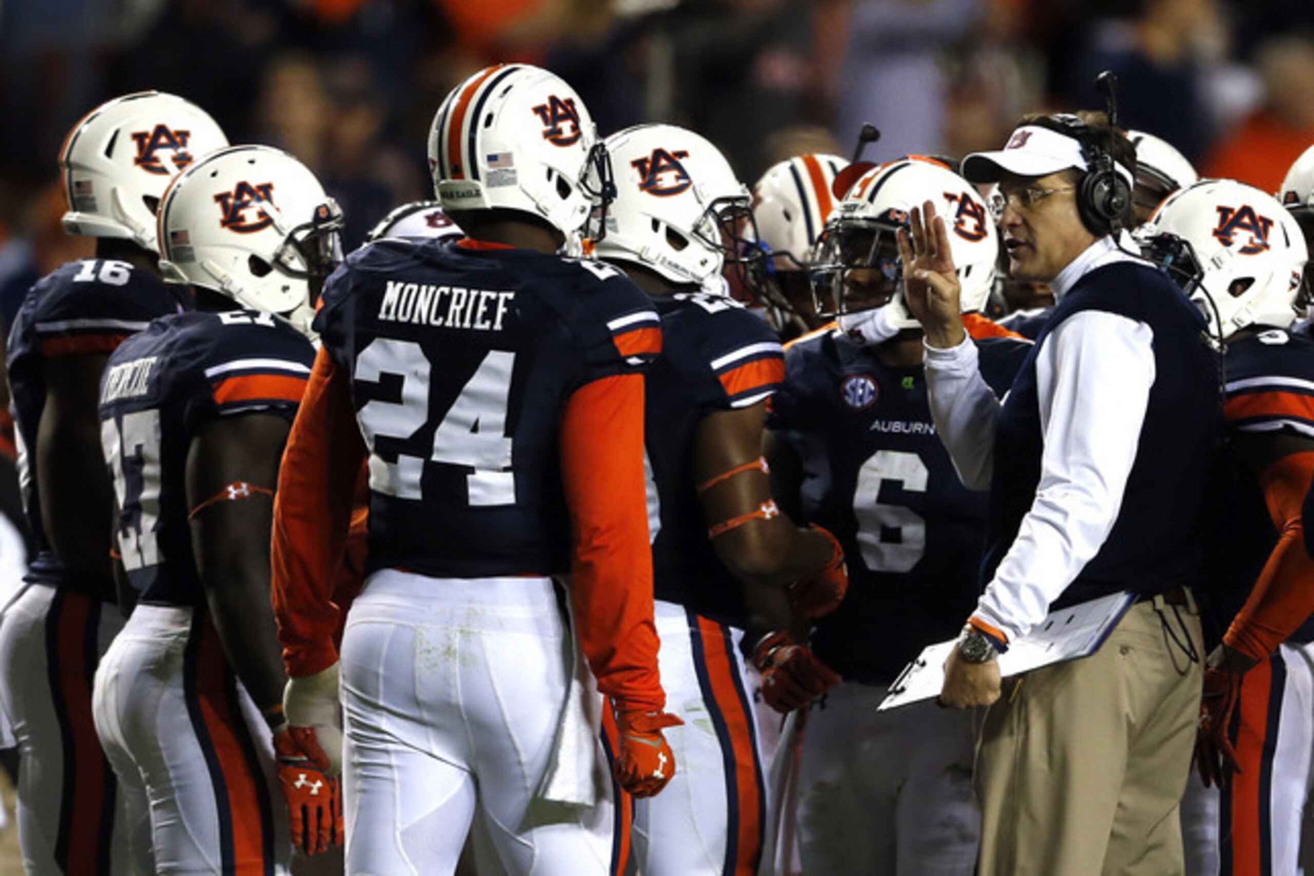 HC Gus Malzahn and Auburn defensive players