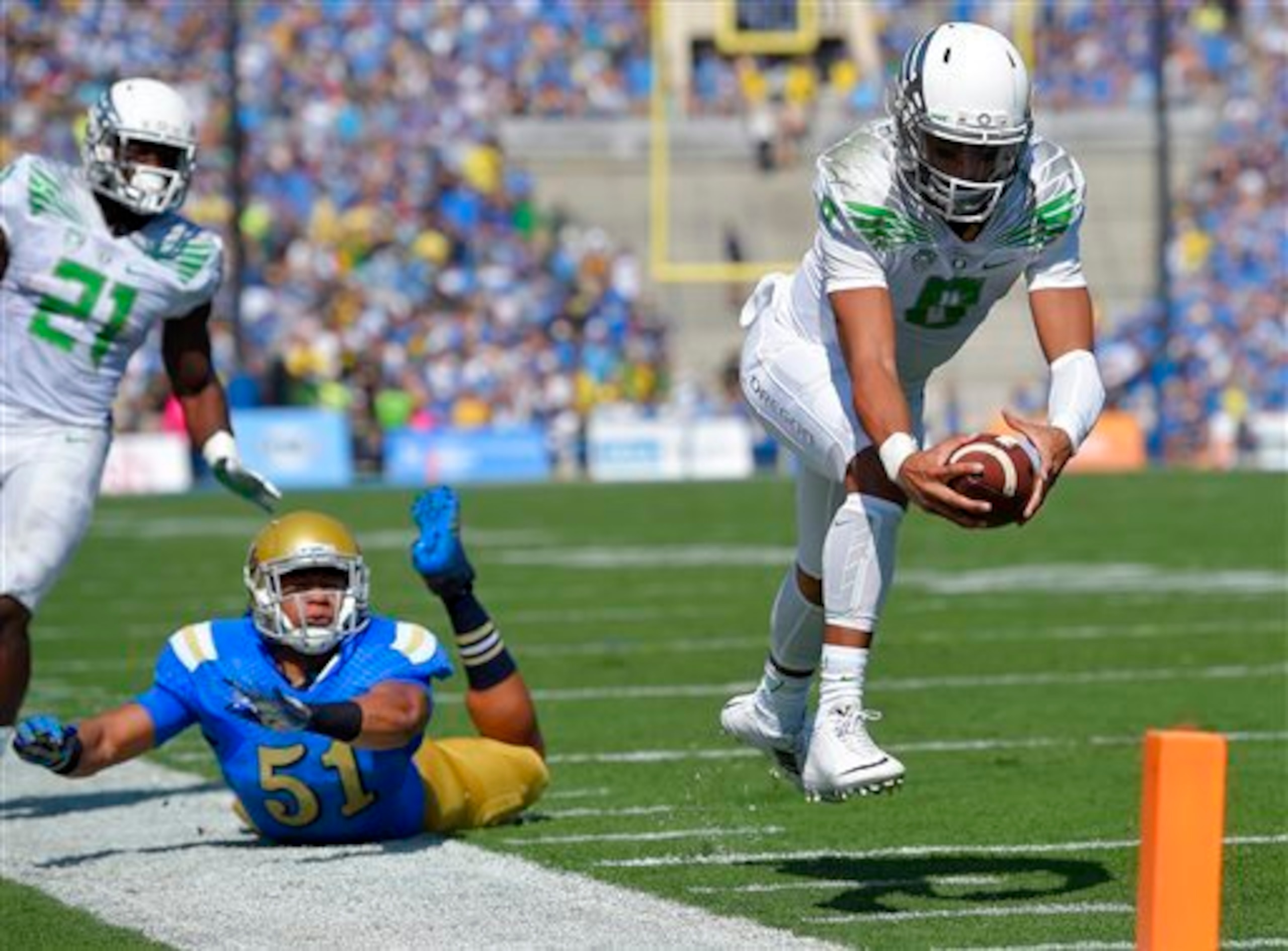 Marcus Mariota runs one of the nation's top offenses at Oregon.