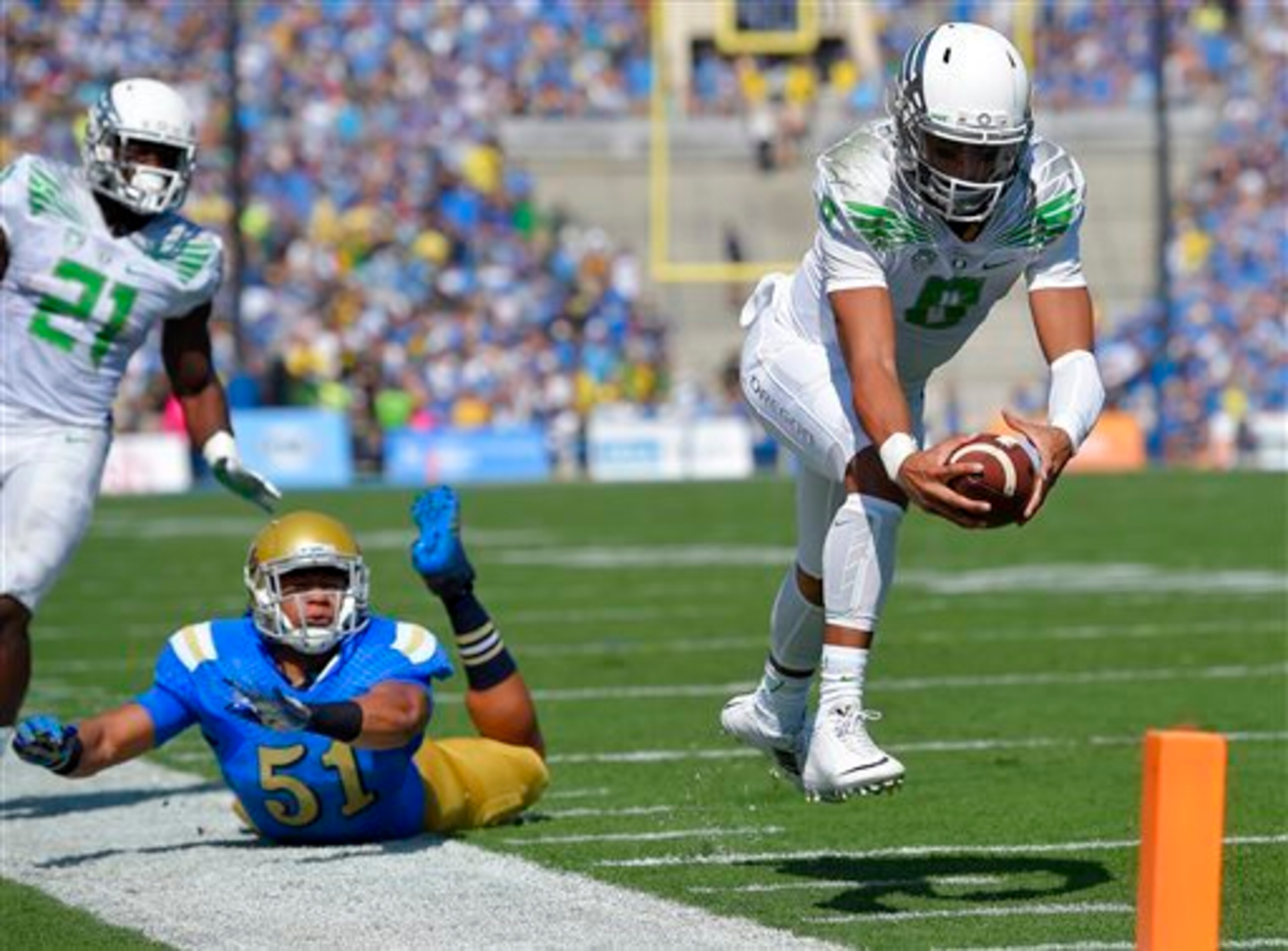 Marcus Mariota runs one of the nation's top offenses at Oregon.