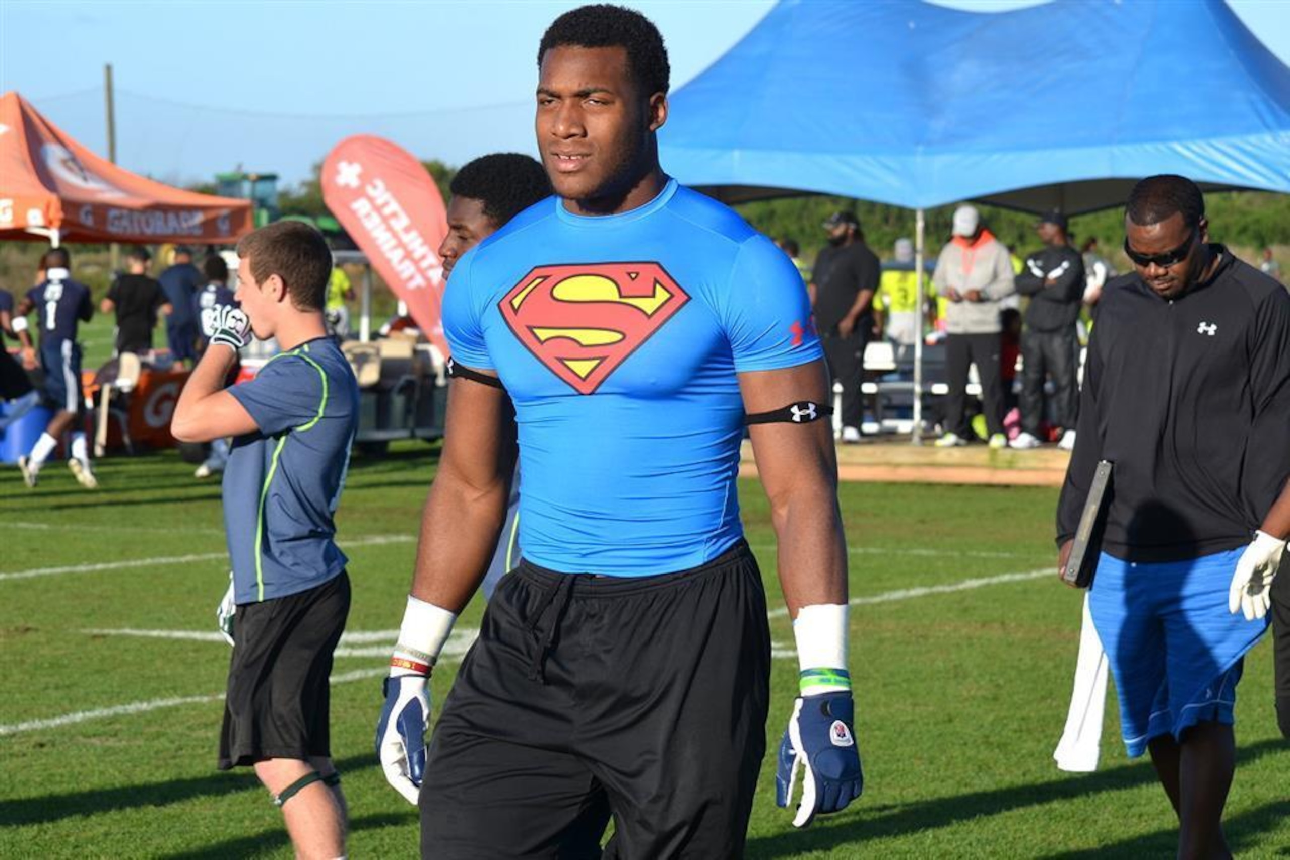 5-star DE Byron Cowart is heading to Alabama.