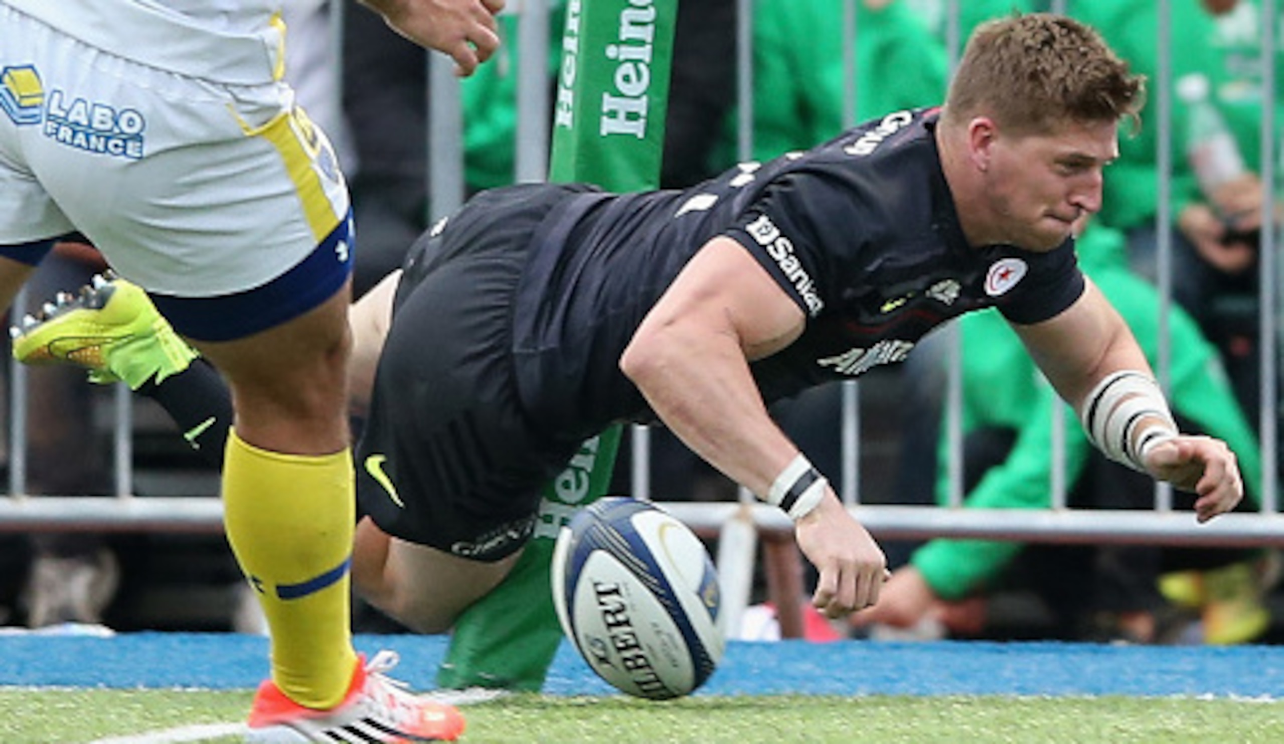 An acrobatic Dave Strettle scores the second of his two tries against Clermont Auvergne on Saturday An acrobatic Dave Strettle scores the second of his two tries against Clermont Auvergne on Saturday