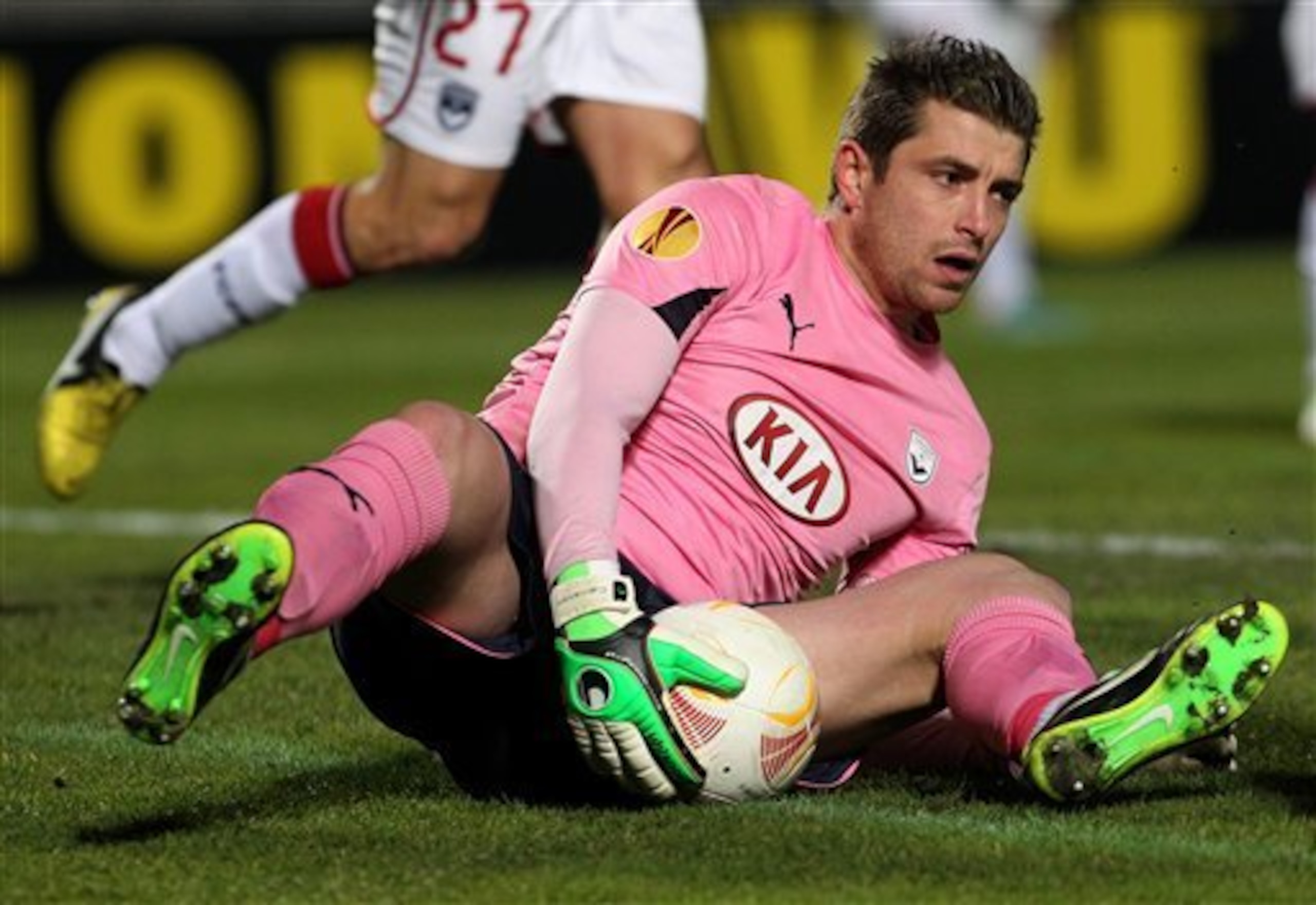 Carrasso's mistake cost Bordeaux a victory.