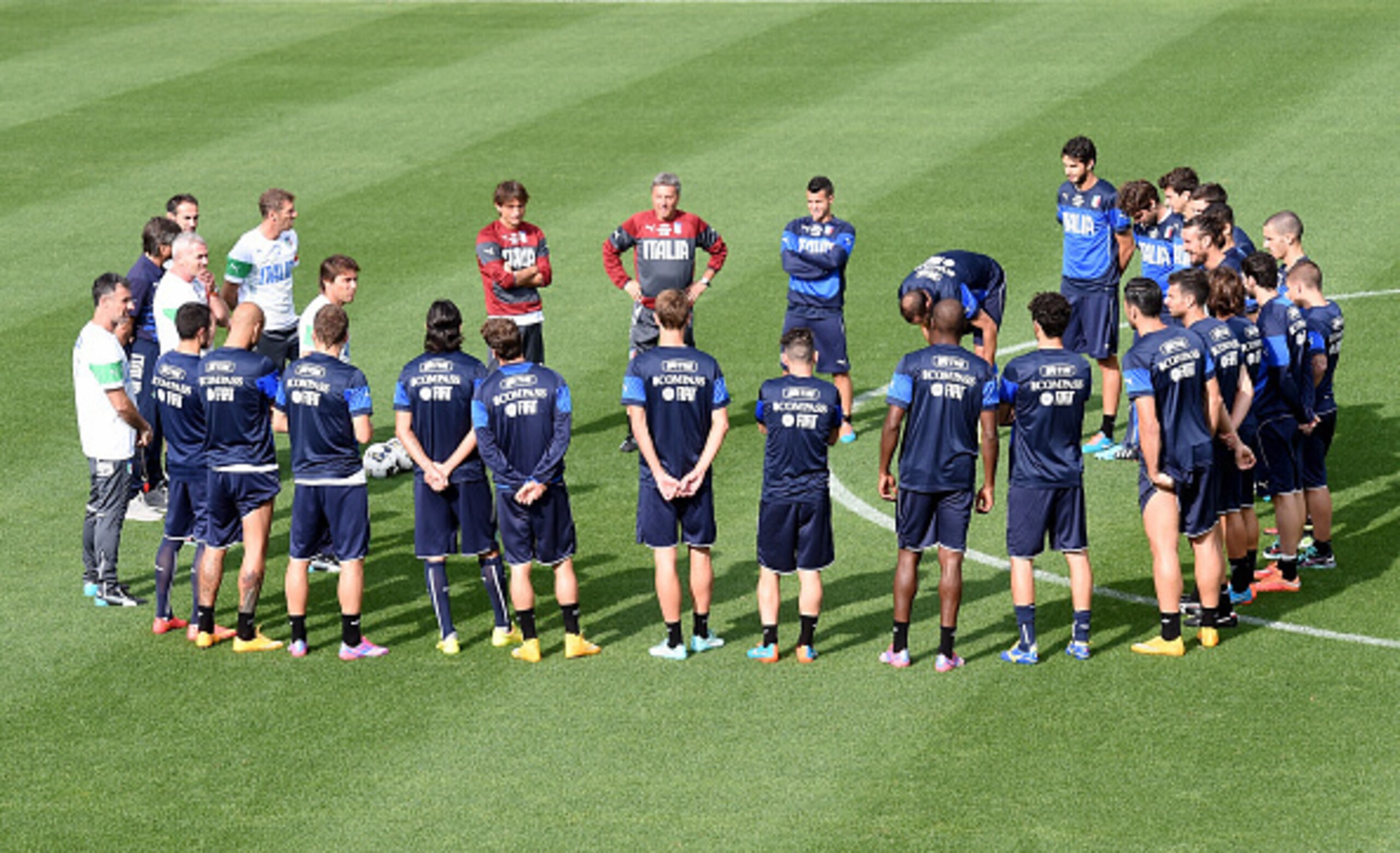 Conte addresses his team in training before facing off against Malta.