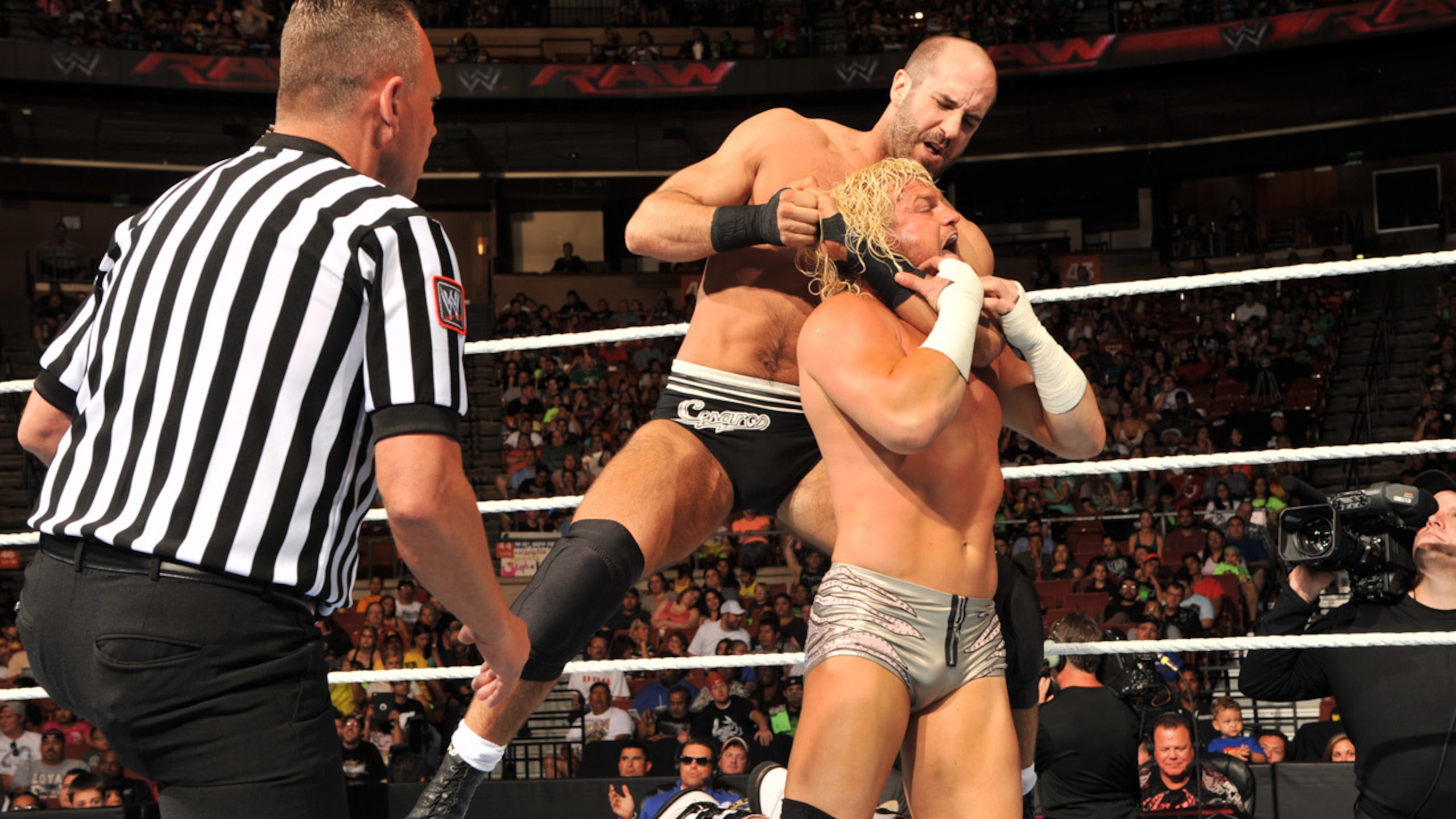 Cesaro in control of Dolph Ziggler.