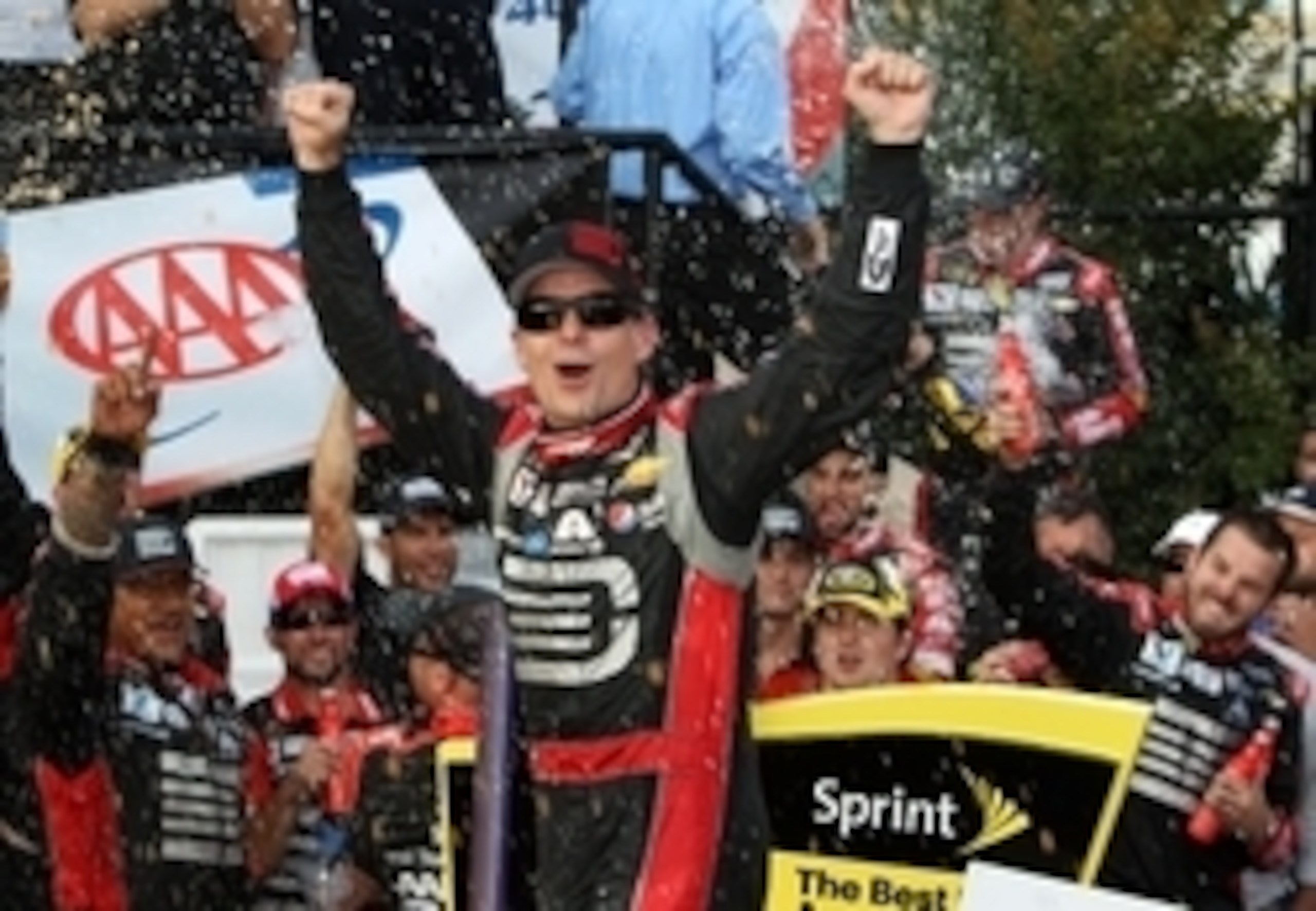 Jeff Gordon won at Dover to finish off the Chase Challenger Round.