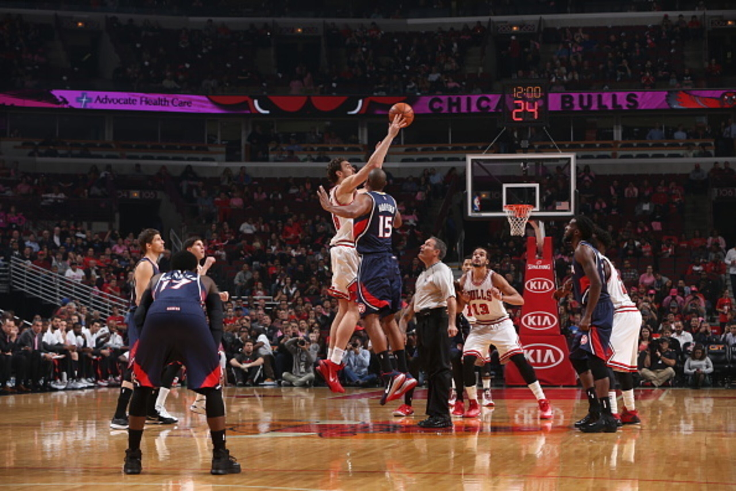 Pau Gasol jumps off Al Horford.