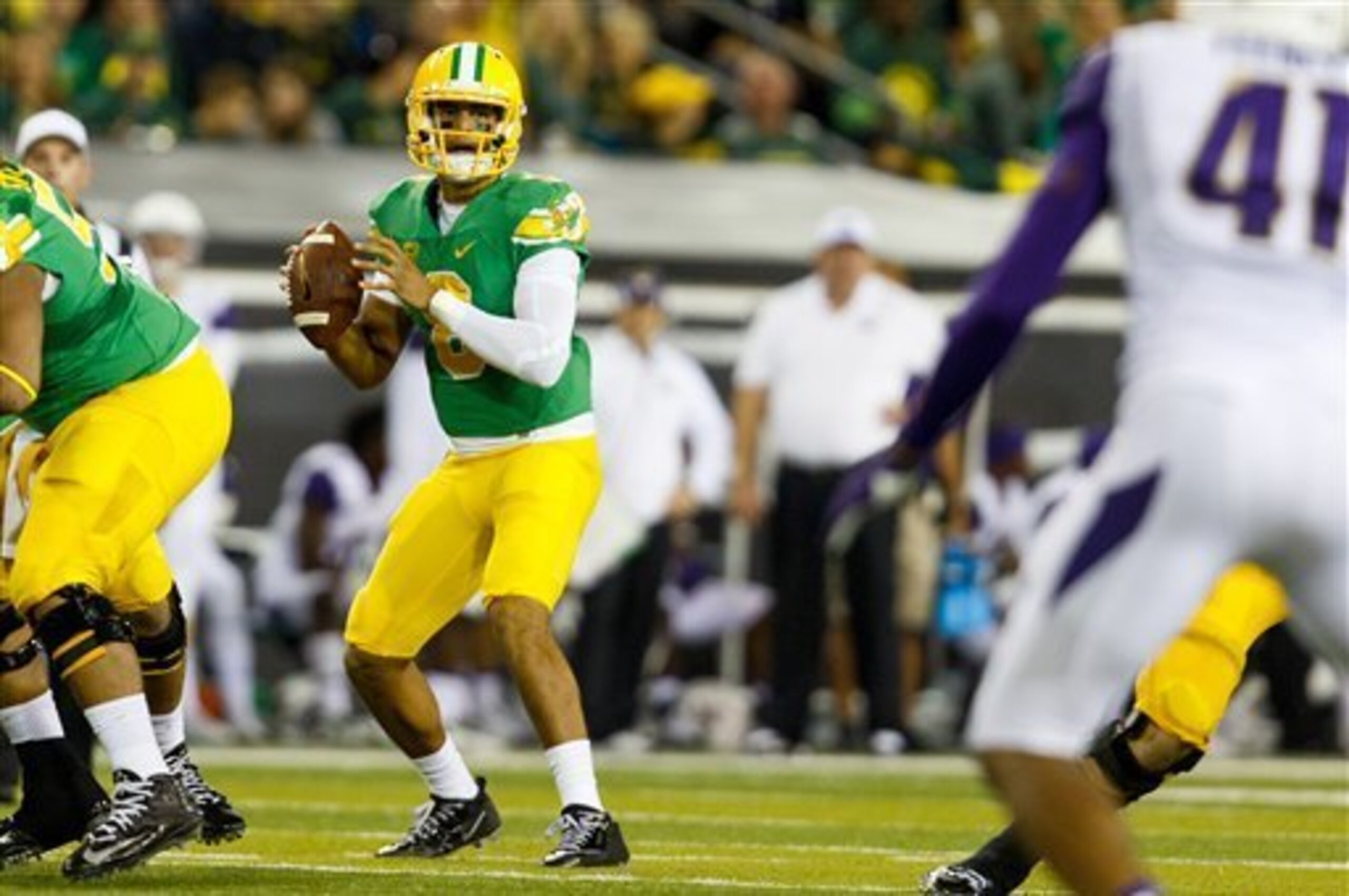 Marcus Mariota has Oregon in position to challenge for a College Football Playoff berth.