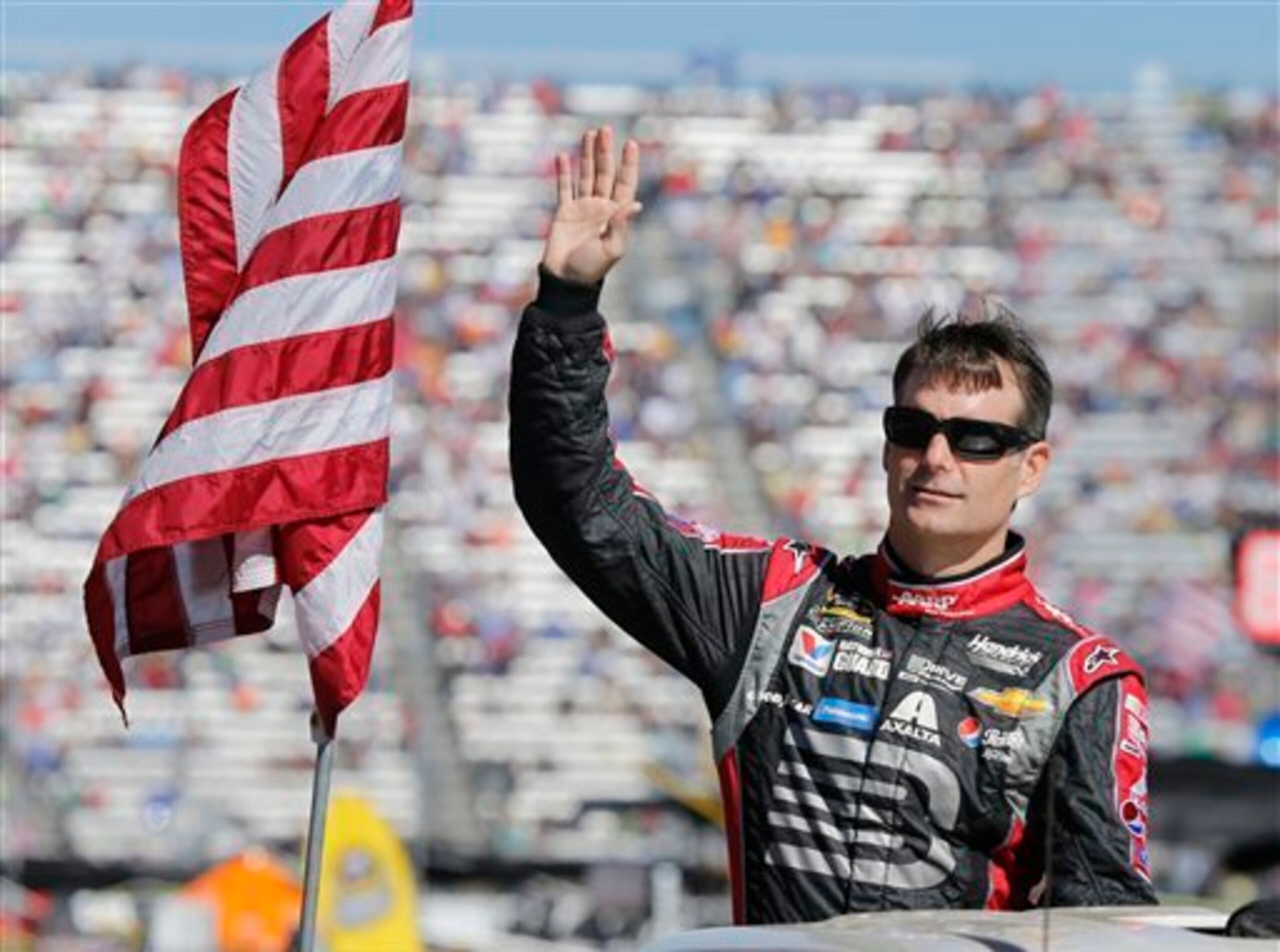 Jeff Gordon still has that fifth championship well in sight.