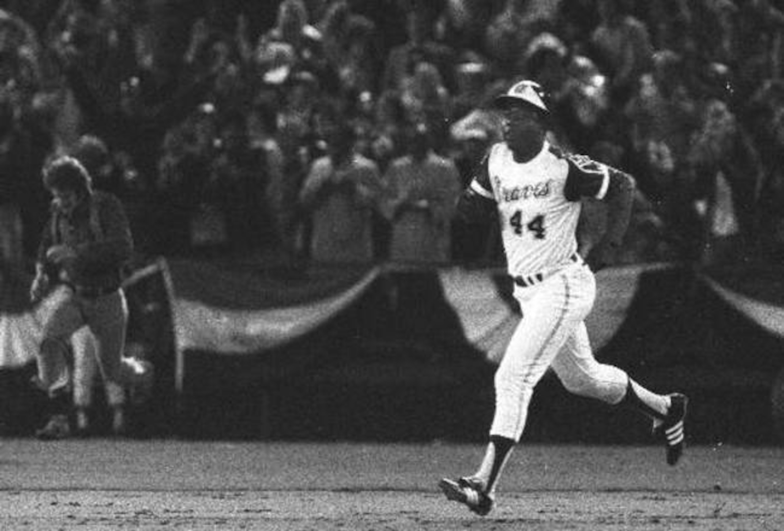 Milo Hamilton brought one-of-a-kind sound to Hank Aaron's record-breaking homer.