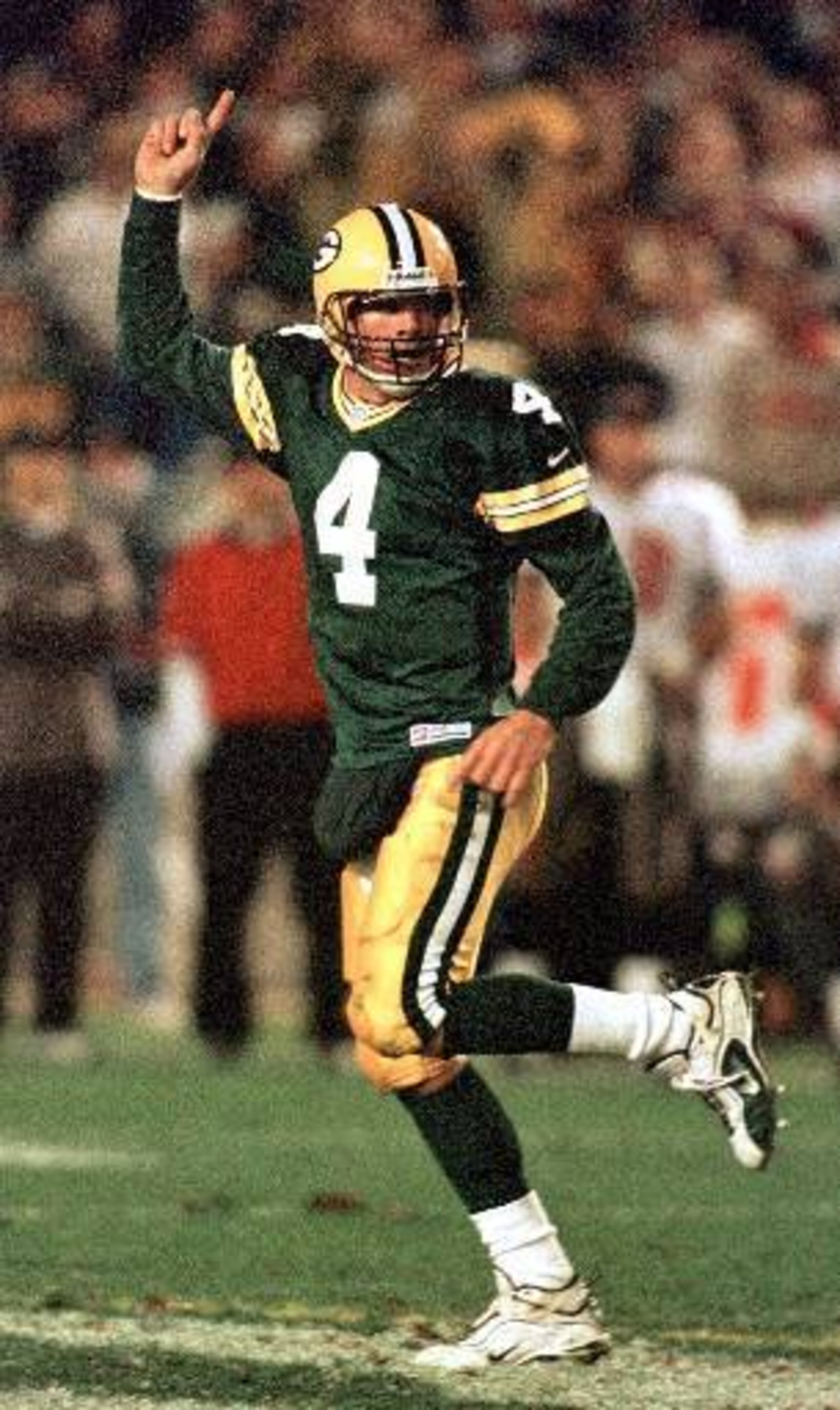 Brett Favre led the Pack to victory on the night they honored Reggie White.