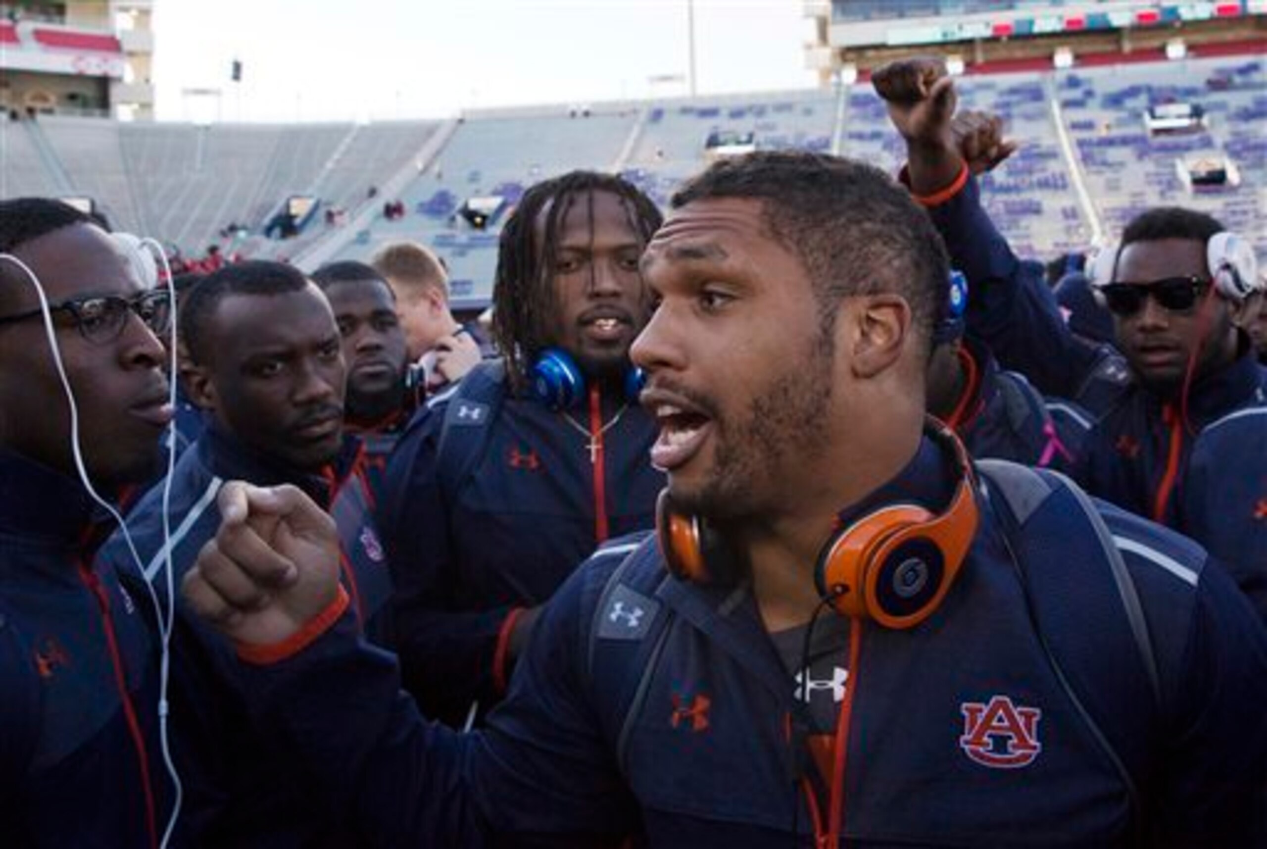 Auburn LB Kris Frost