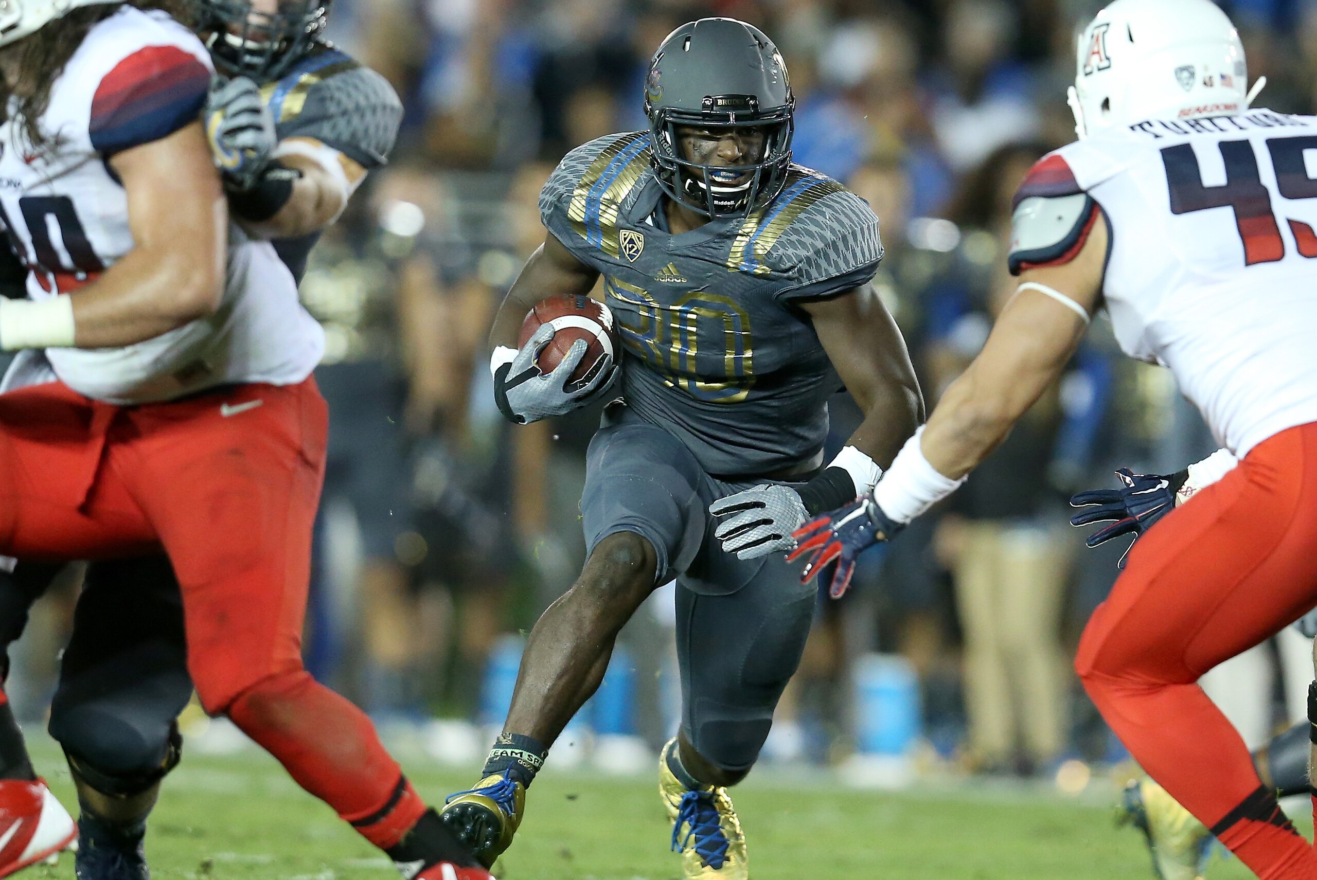 Myles Jack, a two-way star for UCLA, could line up opposite fellow all-purpose threat Shaq Thompson of Washington on Saturday.