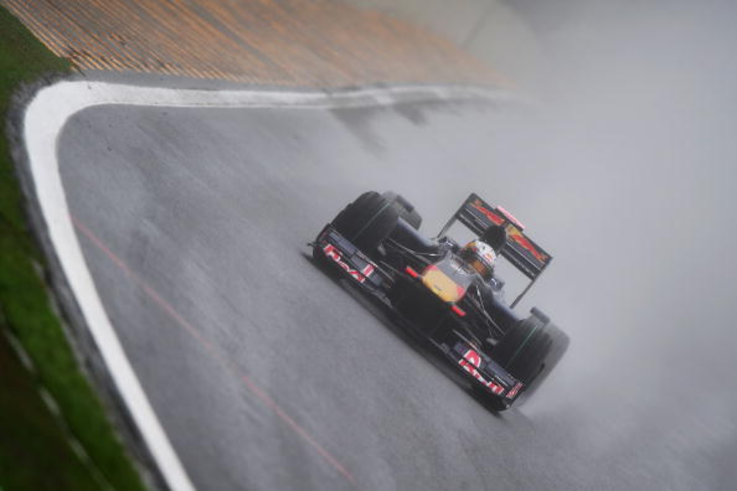 Rain during qualifying for the 2009 Brazilian Grand Prix.
