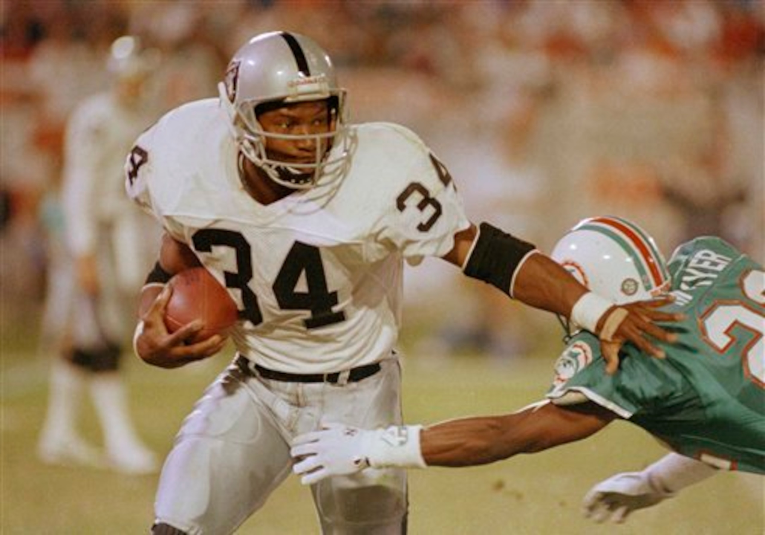 Bo Jackson had the size, speed and skill to dominate the NFL today.