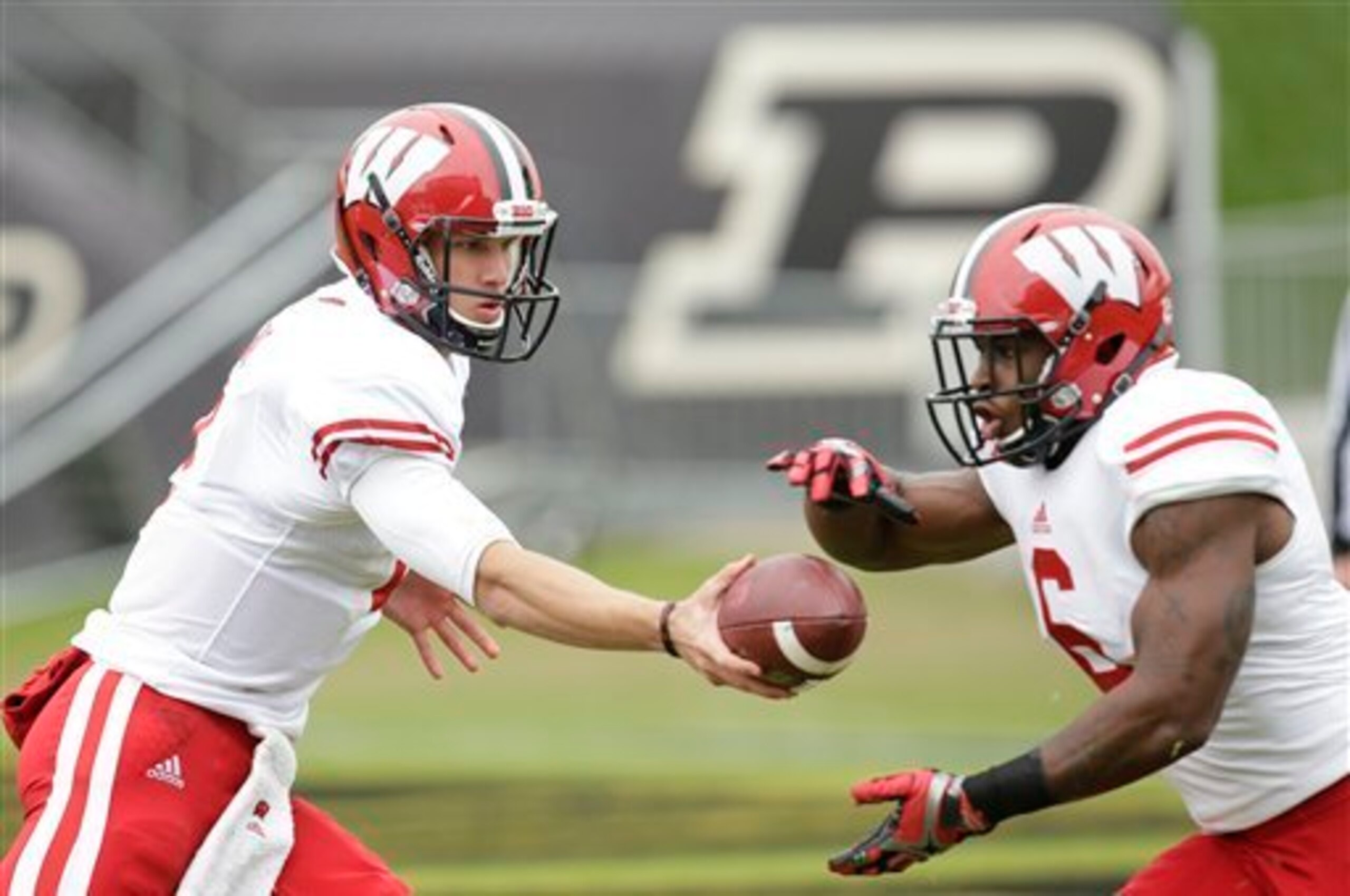 Joel Stave has struggled as Wisconsin's quarterback this season.