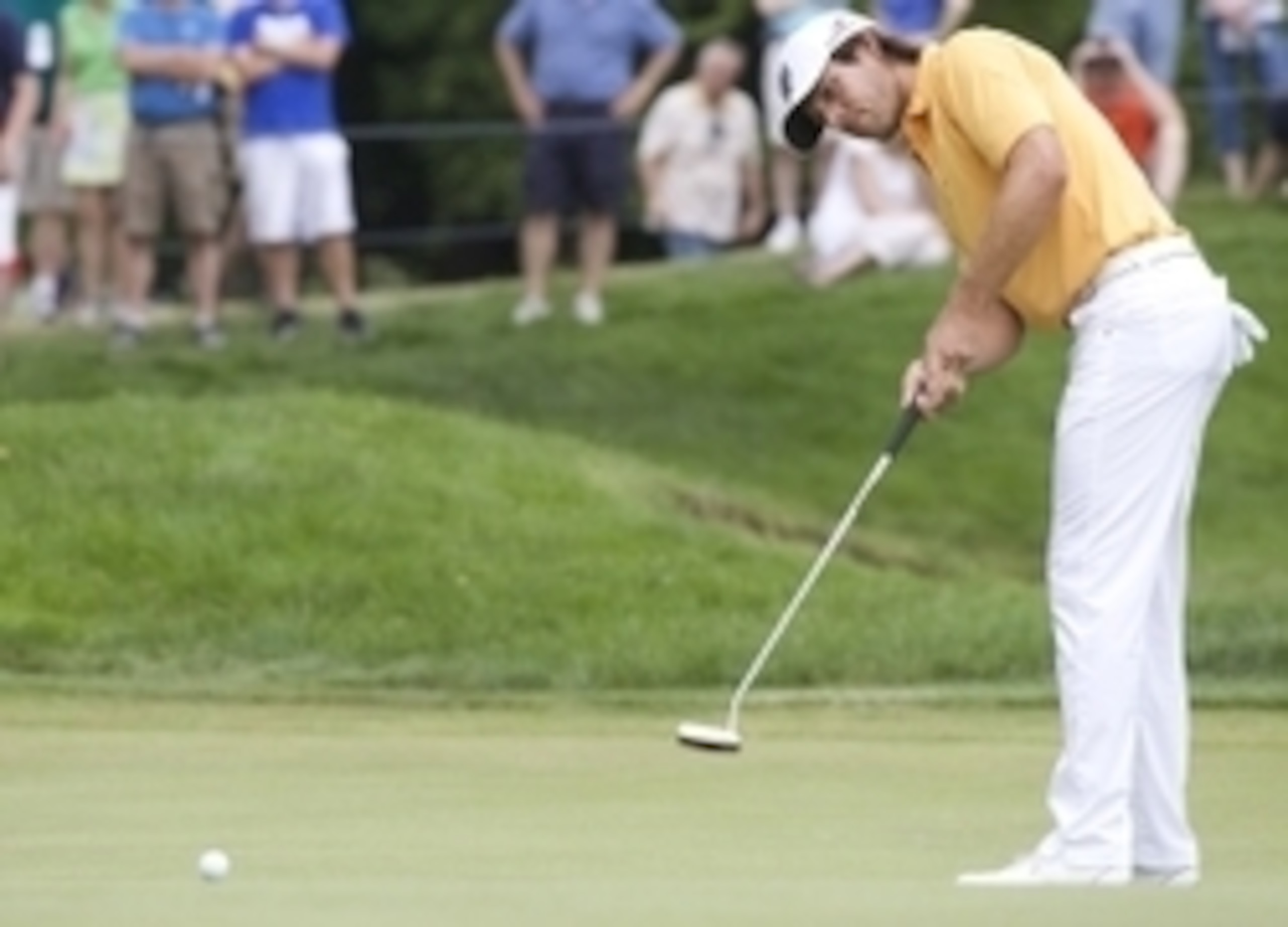 Aaron Baddeley's stroke with his belly putter. Aaron Baddeley's stroke with his belly putter.