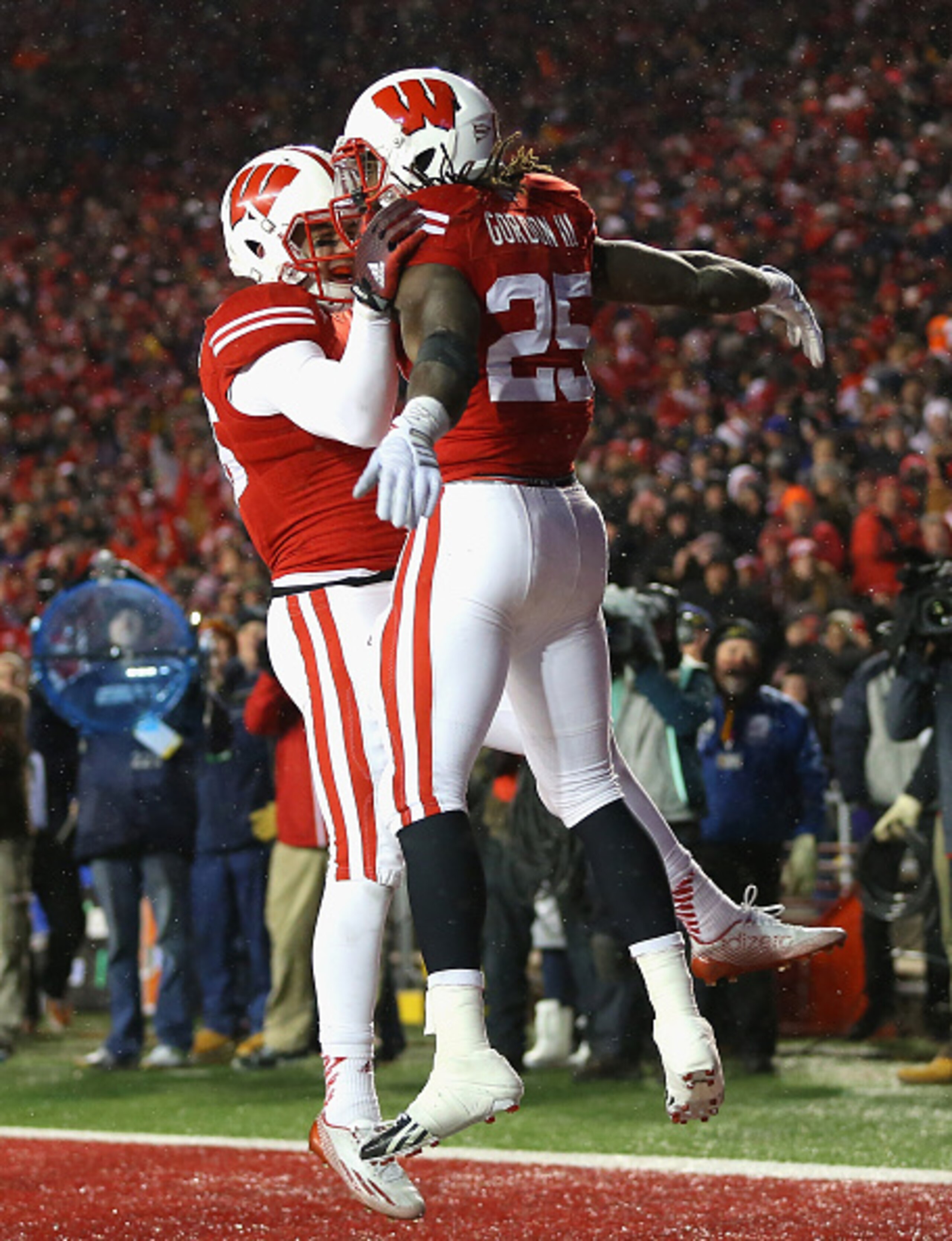 MADISON, WI - NOVEMBER 15:  (L-R) Alex Erickson #86 and Melvin Gordon #25 of the Wisconsin Badgers celebrate a touchdown against the Nebraska Cornhuskers at Camp Randall Stadium on November 15, 2014 in Madison, Wisconsin.  (Photo by Ronald Martinez/Getty 