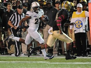 Mike Holloway runs for yards against Vanderbilt.
