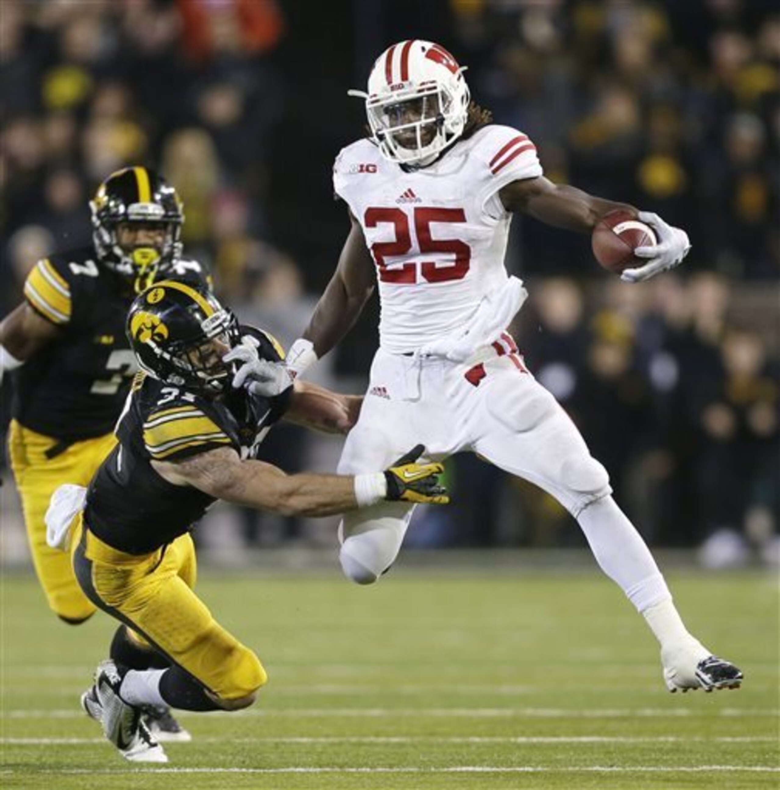 Melvin Gordon will look to make it 10-straight 100-yard rushing games.