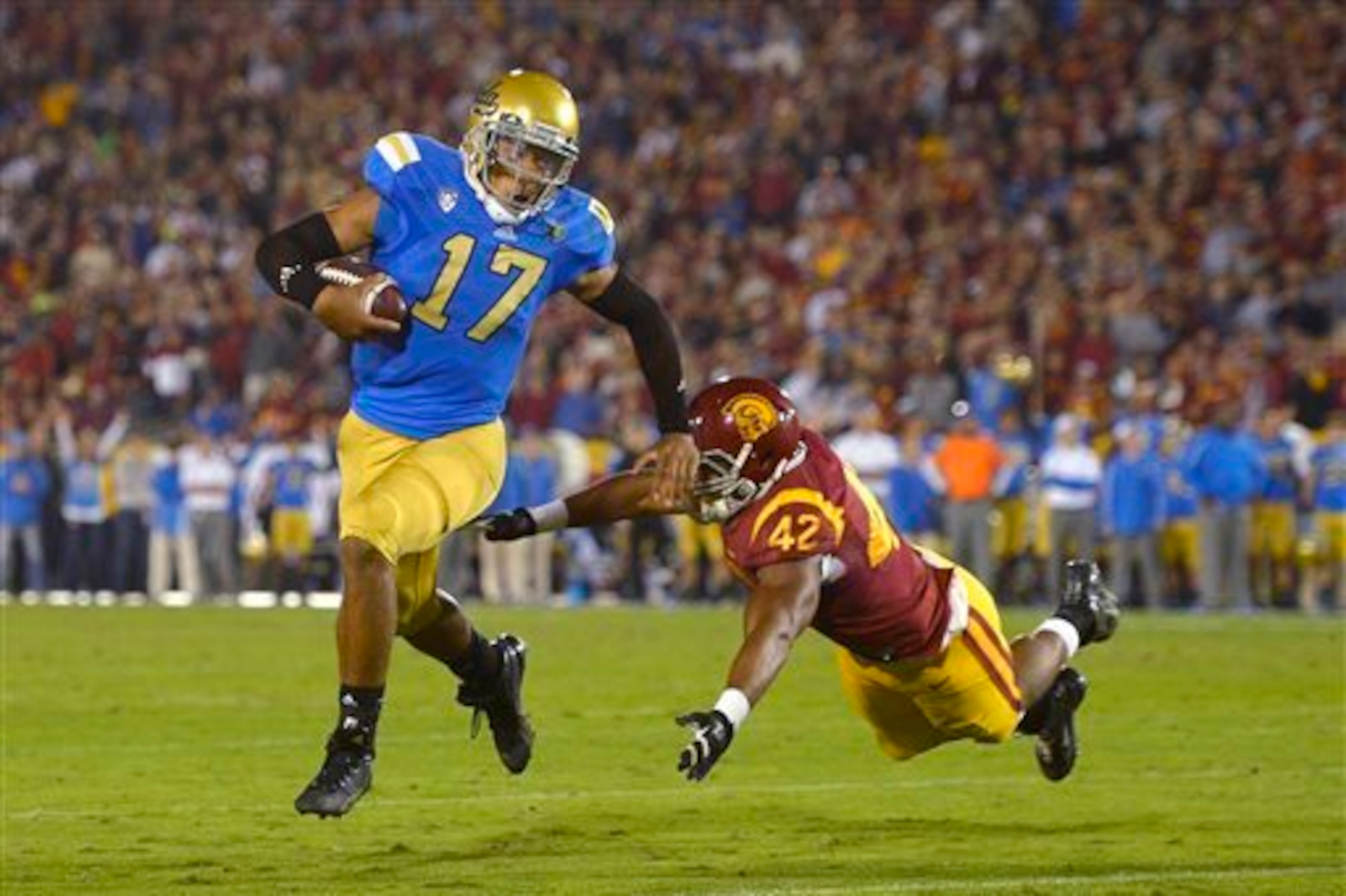 Brett Hundley evading a defender...