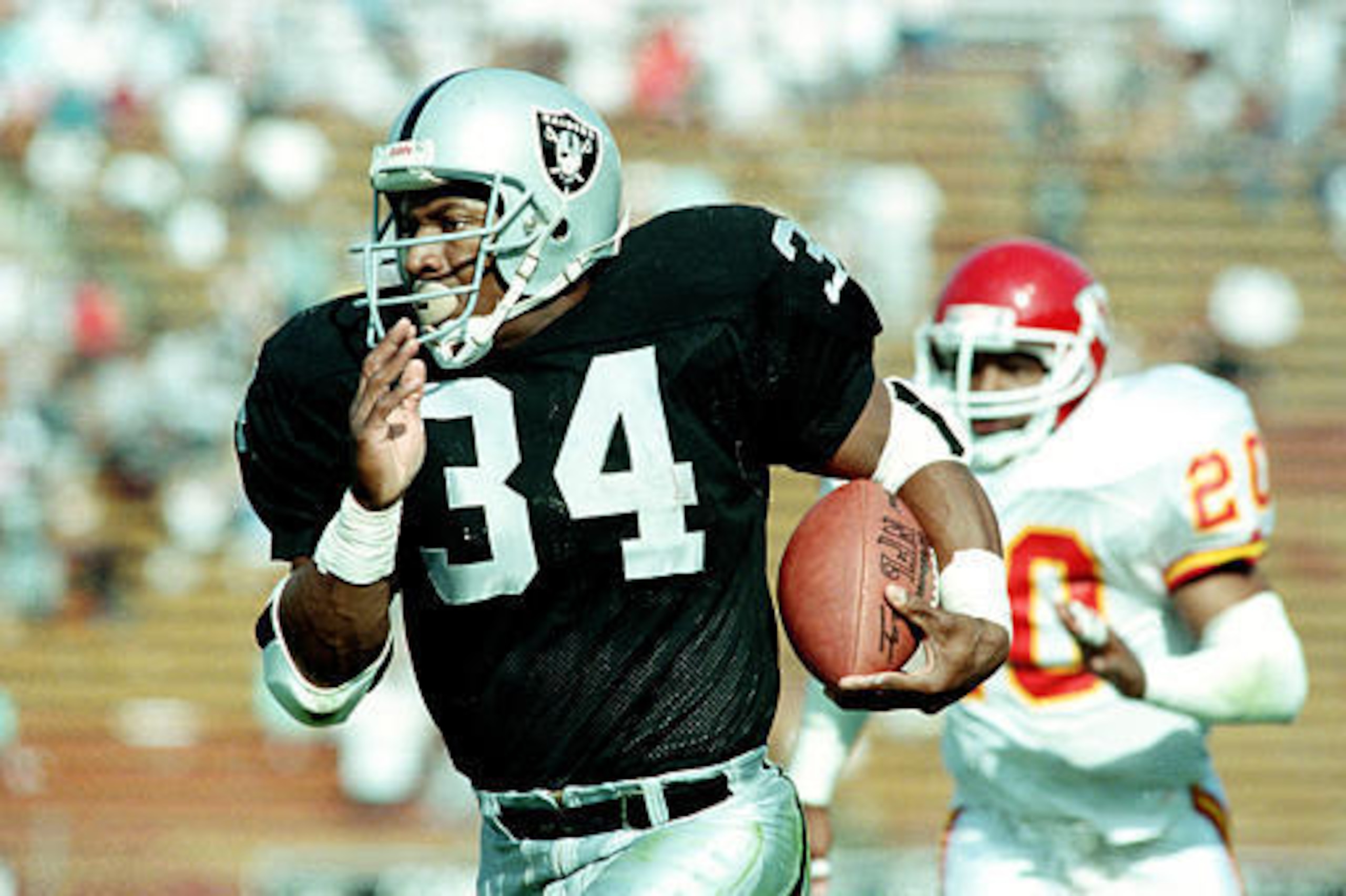 If not for injury, Bo Jackson could have been a Hall of Fame football player.