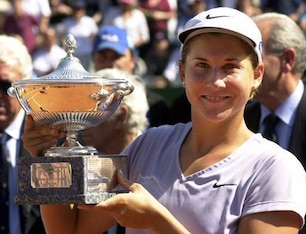 Before an on-court stabbing in 1993, Seles dominated women's tennis.
